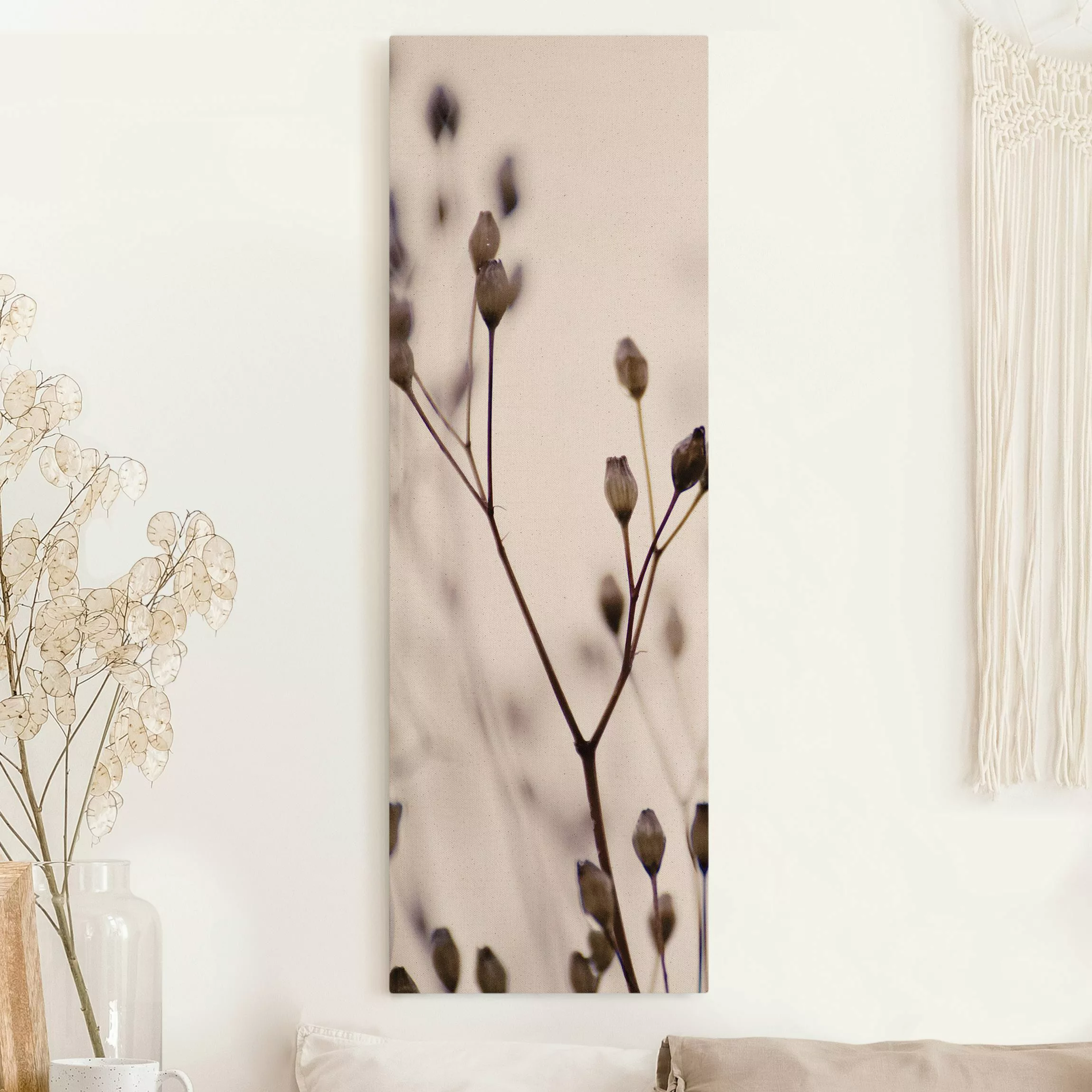 Leinwandbild auf Naturcanvas Dunkle Knospen am Wildblumenzweig günstig online kaufen
