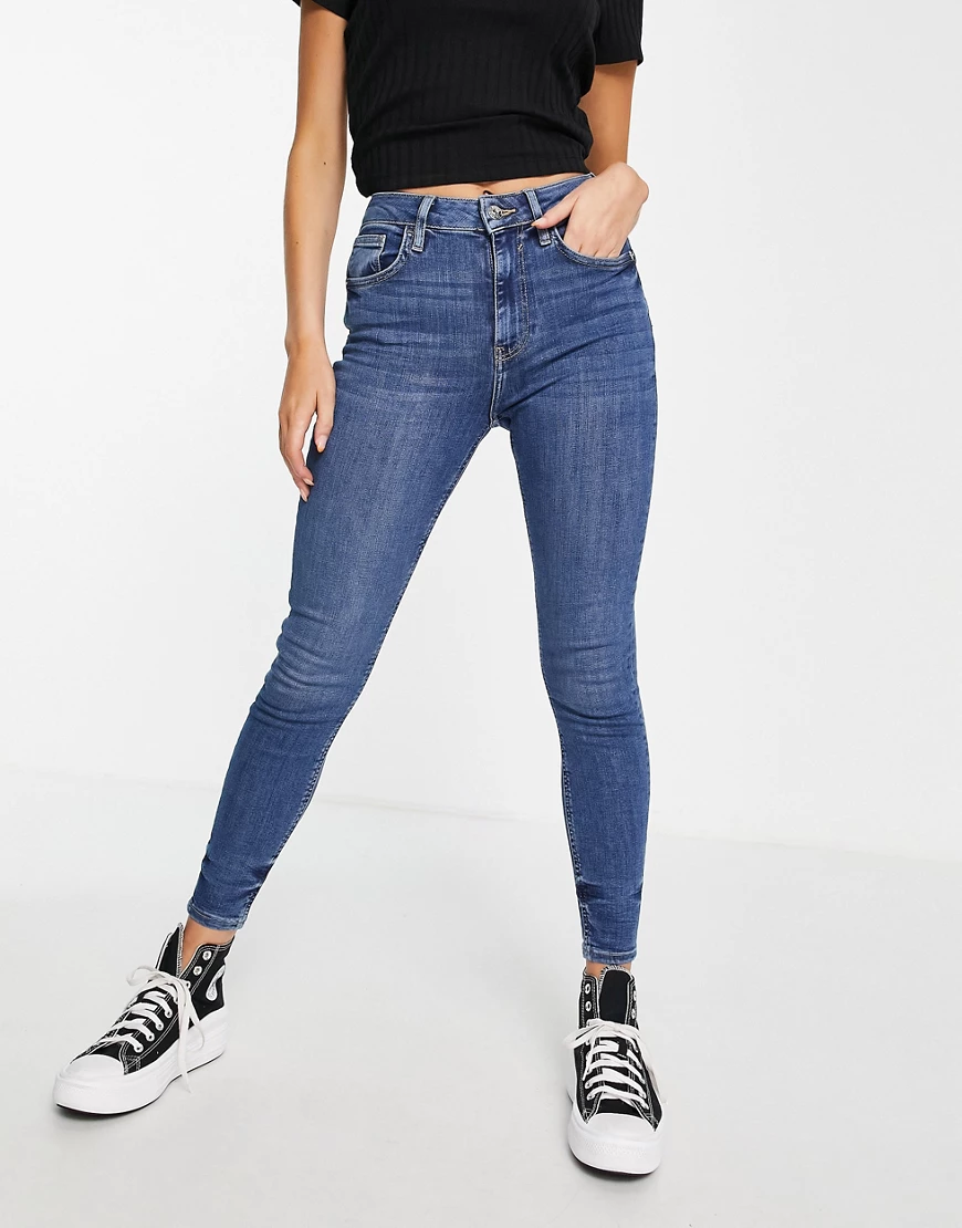 River Island – Poformende Jeans aus Denim in Mittelblau mit engem Schnitt u günstig online kaufen