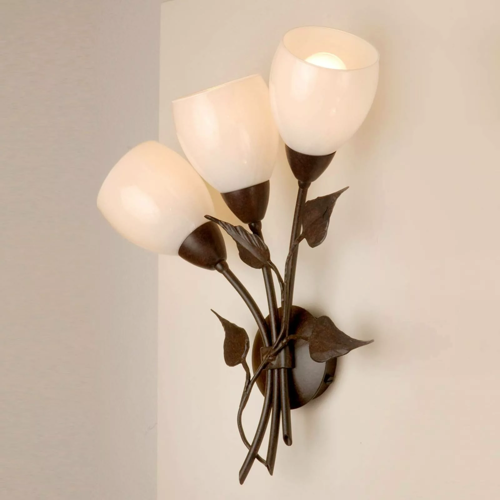 Menzel Chalet - florale Wandlampe mit Glastulpen günstig online kaufen