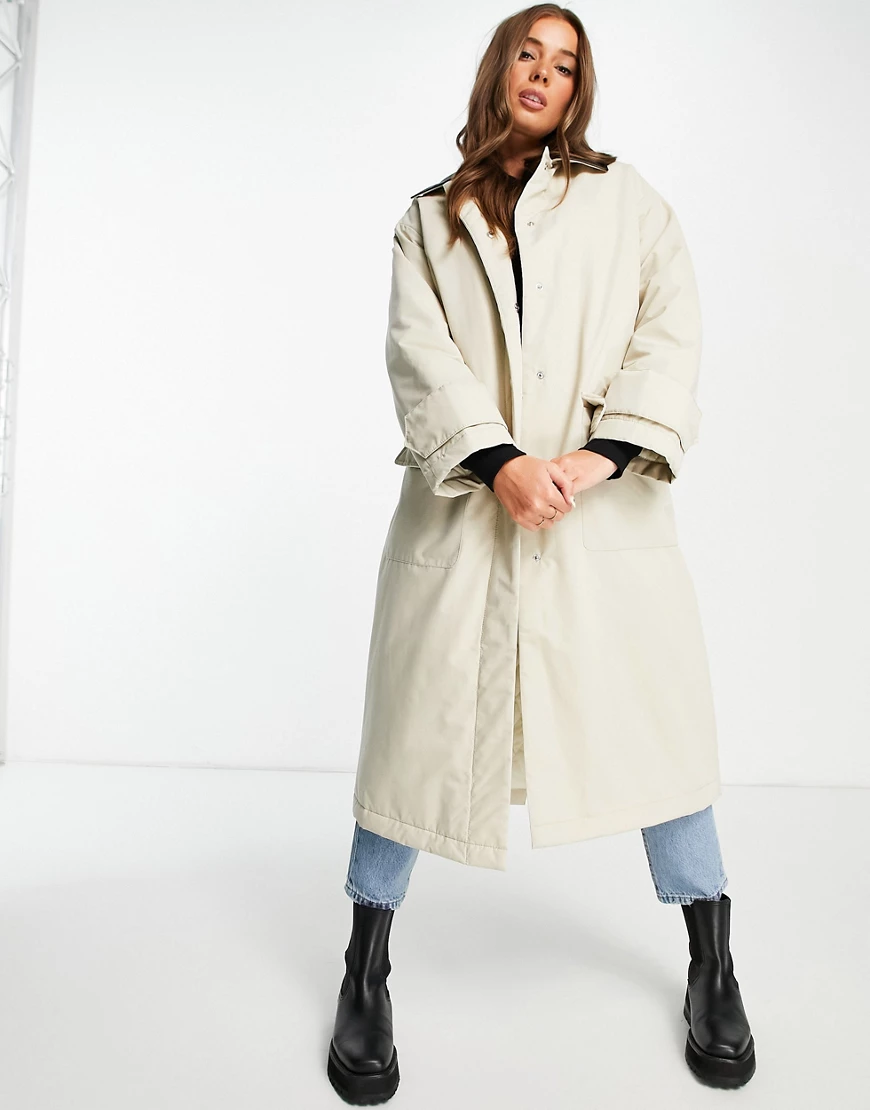 ASOS DESIGN – Boyfriend-Trenchcoat in Stein mit Kragen aus Kunstleder-Mehrf günstig online kaufen