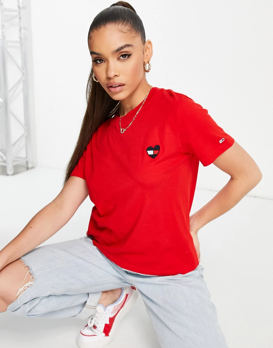 Tommy Jeans – T-Shirt in Rot mit herzförmigem Flaggenlogo günstig online kaufen