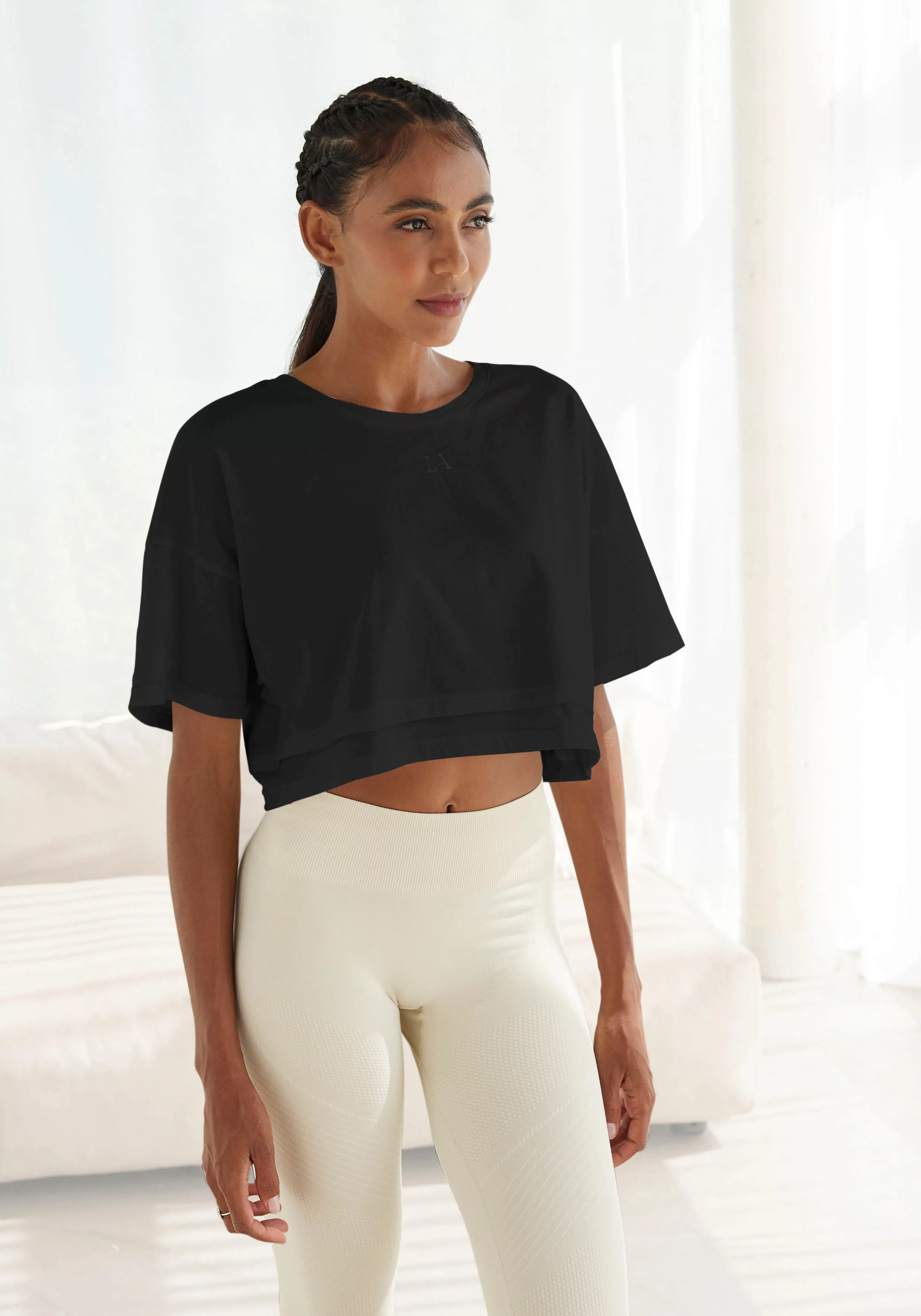 LASCANA Kurzarmshirt mit kastigem Schnitt und Lagen-Look günstig online kaufen