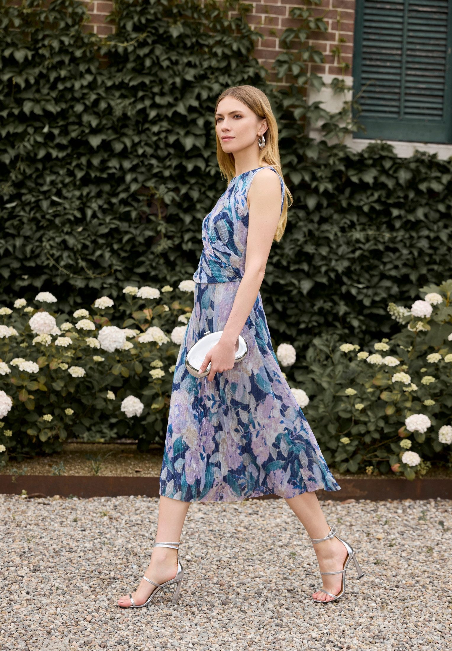 SWING Cocktailkleid Taillierte Passform mit fließendem günstig online kaufen