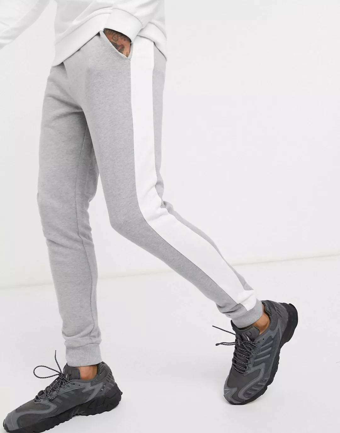 ASOS DESIGN – Grau melierte, enge Jogginghose mit seitlichen Streifen günstig online kaufen