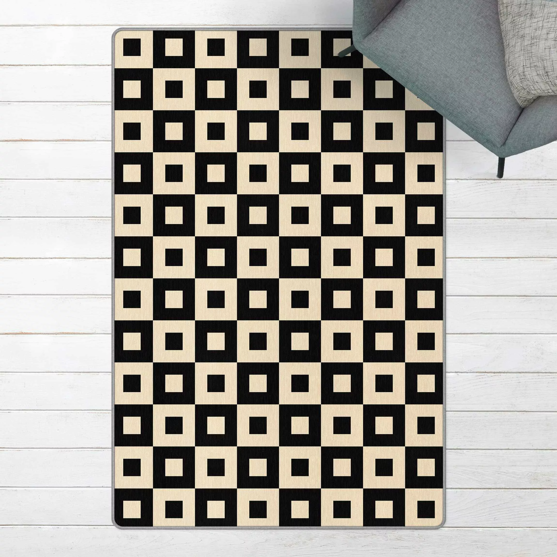 Teppich Geometrisches Muster aus Schwarz Beigen Quadraten günstig online kaufen