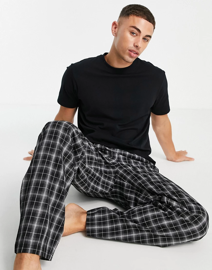 ASOS DESIGN – Lounge-Pyjama mit T-Shirt und karierter Hose-Mehrfarbig günstig online kaufen