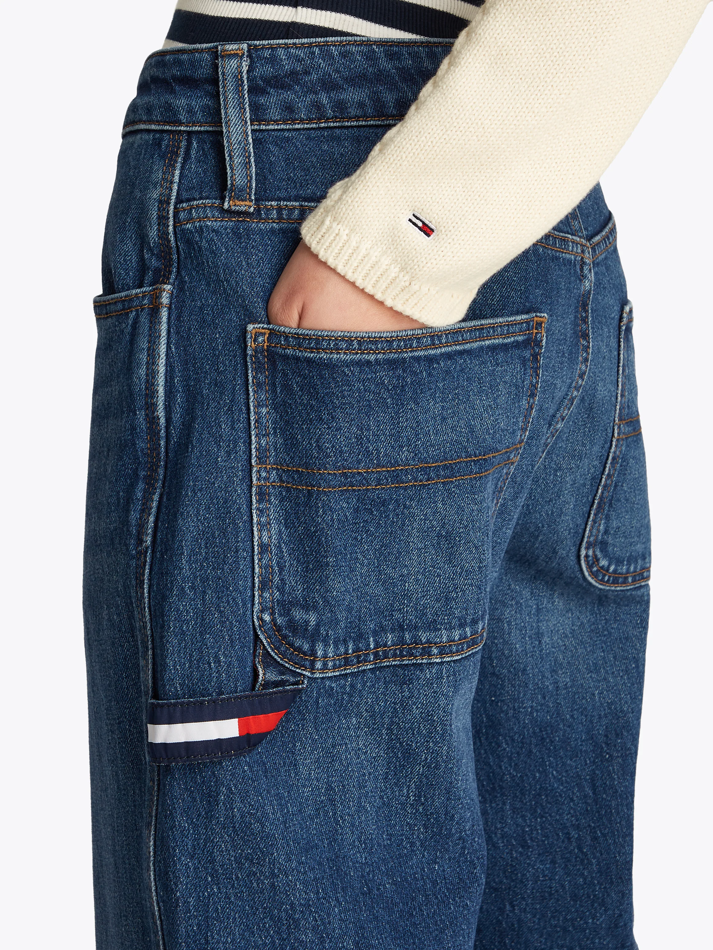 Tommy Jeans Relax-fit-Jeans "Mia Mid Rise Relaxed Straight", in blauer Wasc günstig online kaufen