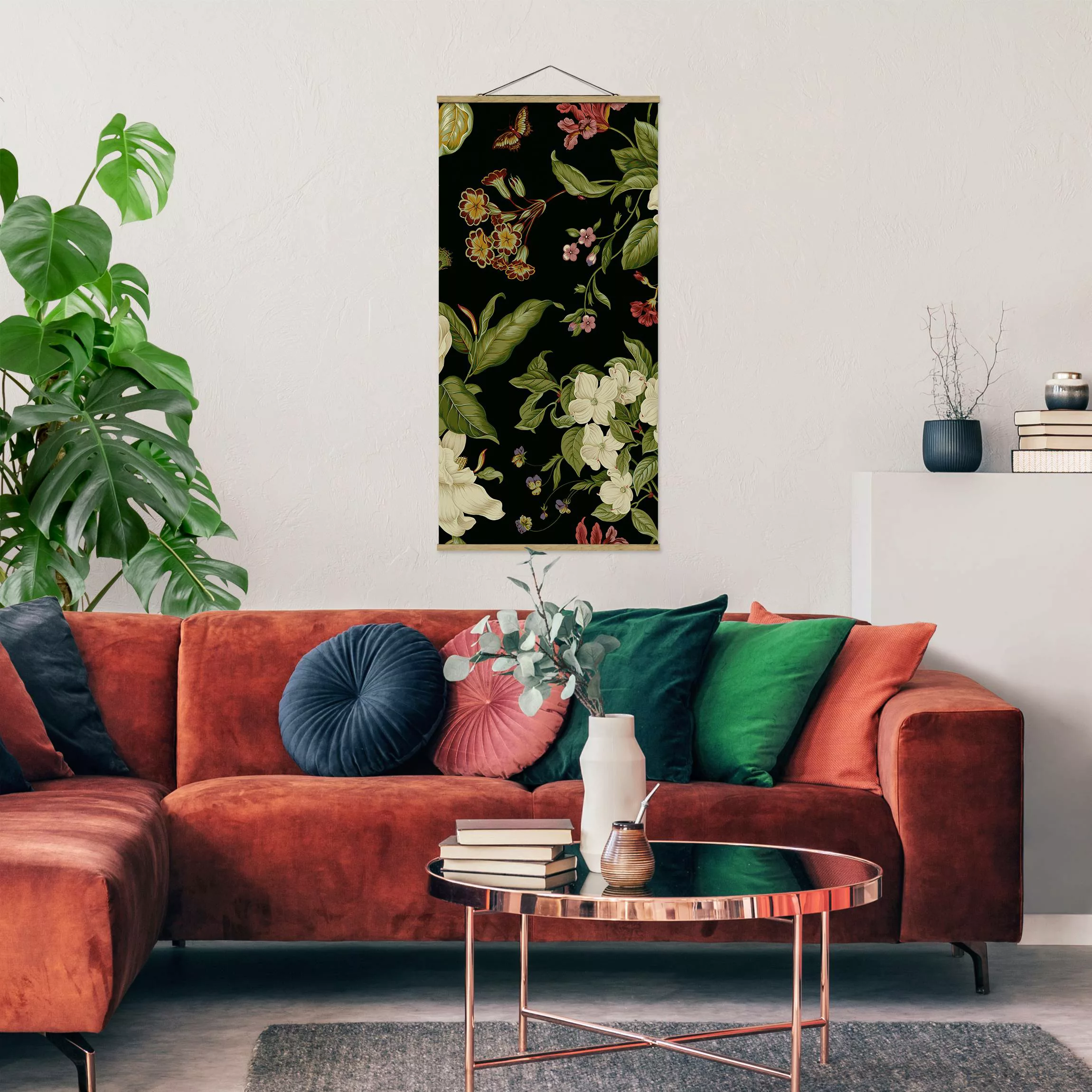 Stoffbild Blumen mit Posterleisten - Hochformat Gartenblumen auf Schwarz I günstig online kaufen