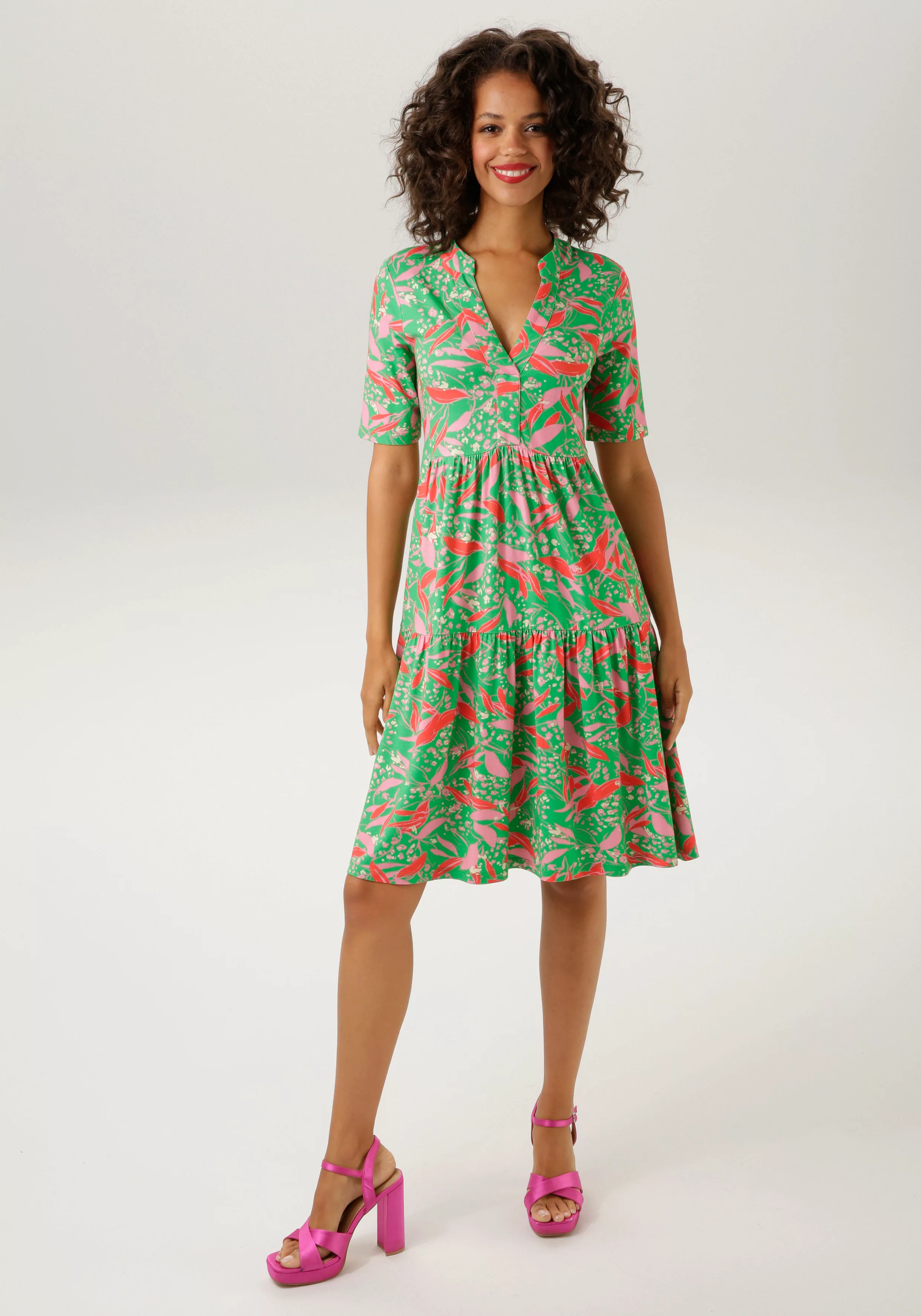 Aniston CASUAL Sommerkleid, mit trendfarbenem, graphischem Blumendruck - NE günstig online kaufen
