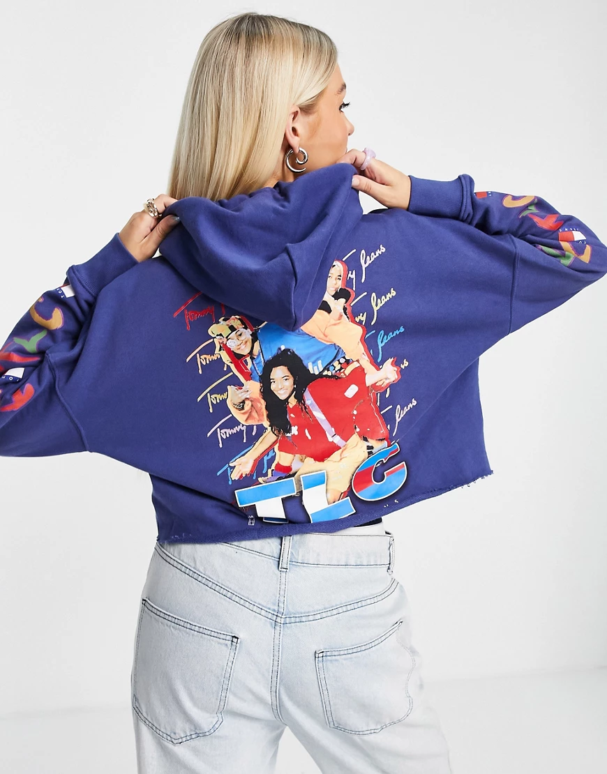 Tommy Jeans x Music Edition – TLC – Kurz geschnittener Kapuzenpullover in B günstig online kaufen