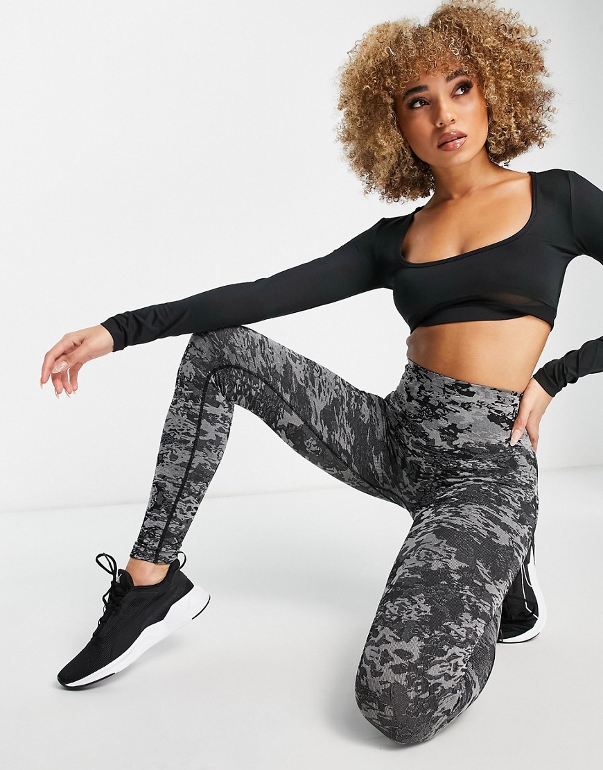 Love & Other Things – Nahtlose Leggings mit Military-Muster-Grün günstig online kaufen