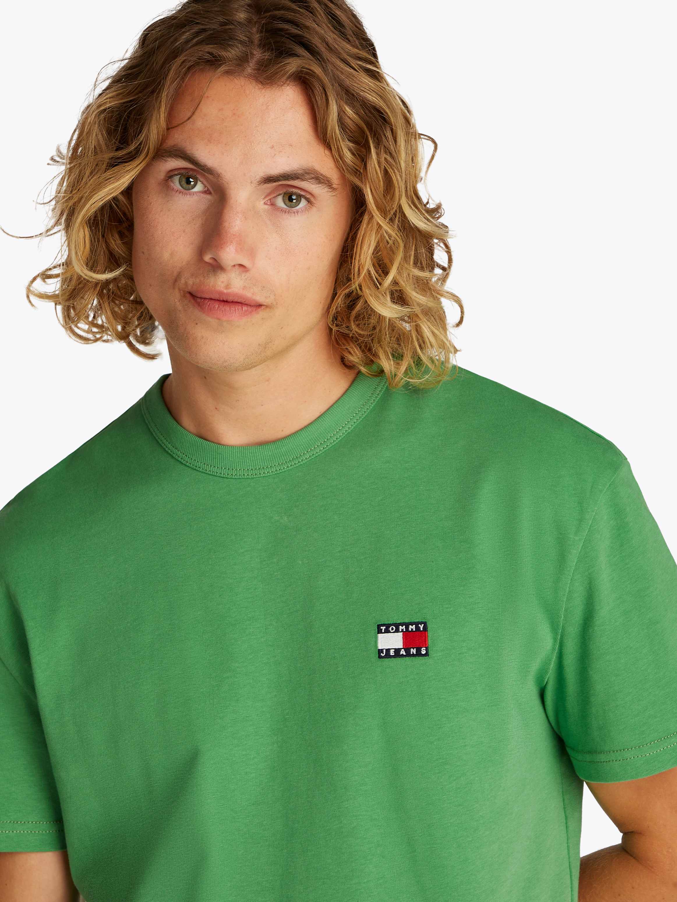 Tommy Jeans T-Shirt "TJM REG BADGE TEE EXT", mit Logostickerei günstig online kaufen