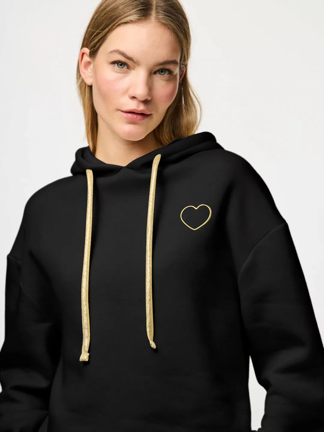 pieces Kapuzensweatshirt "PCCHILLI LS HEART HOODIE NOOS BC" günstig online kaufen