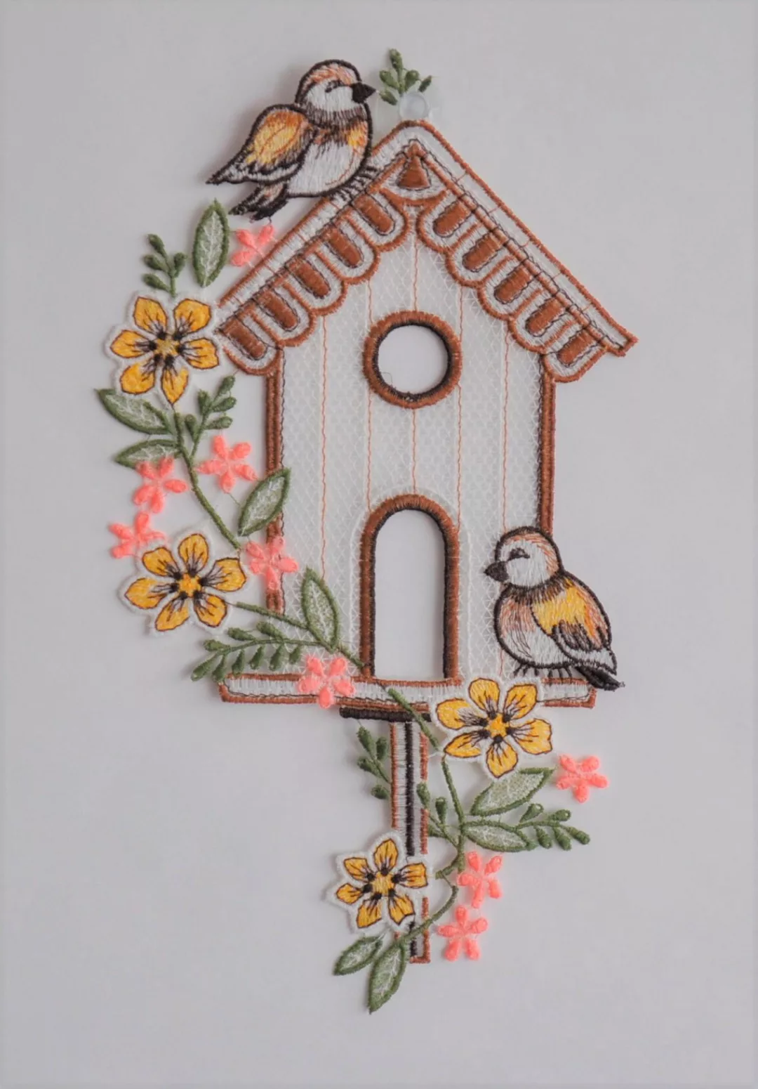 Stickereien Plauen Fensterbild "Vogelhäuschen" günstig online kaufen
