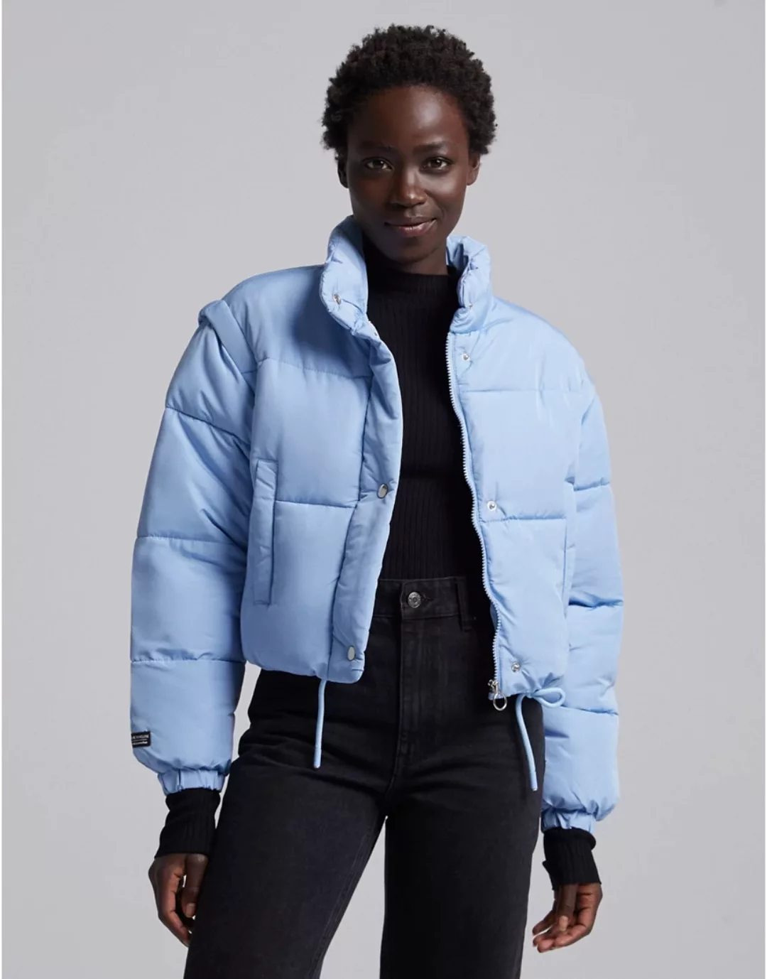 Bershka – Wattierte Jacke in Blau mit kurzem Schnitt günstig online kaufen