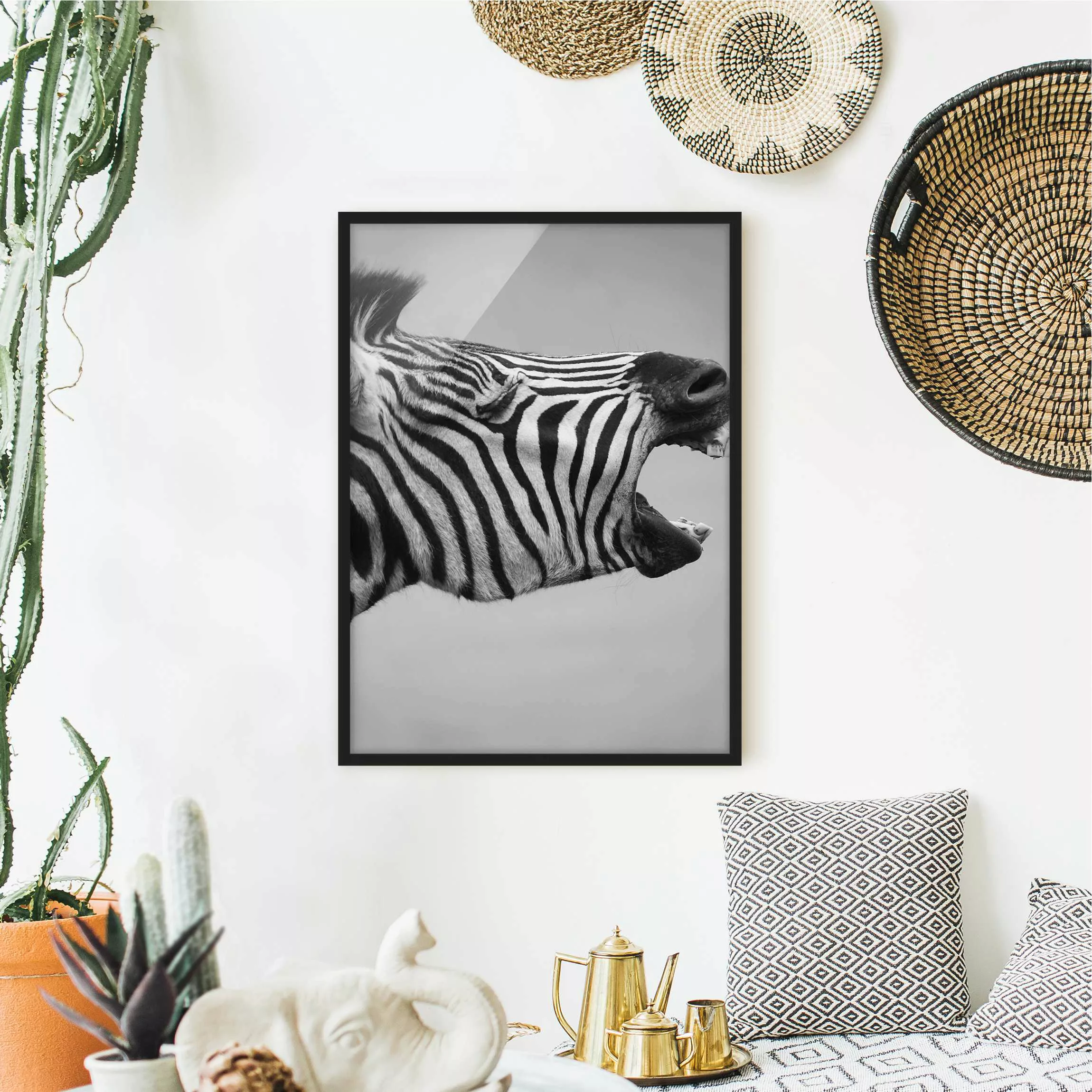 Bild mit Rahmen Tiere - Hochformat Brüllendes Zebra II günstig online kaufen