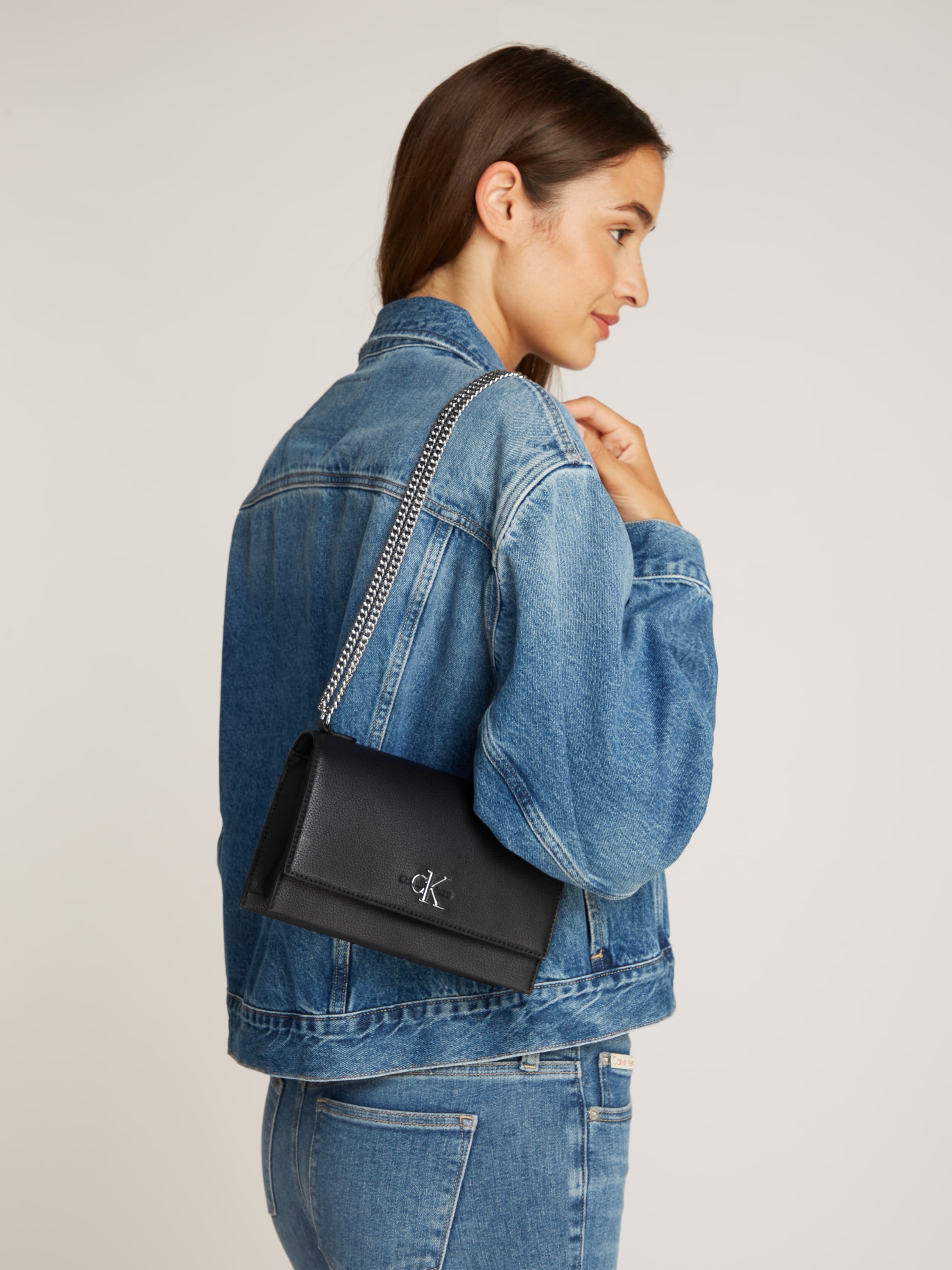 Calvin Klein Jeans Schultertasche "MINIMAL MONOGRAM EW FLAP21", Handtasche, günstig online kaufen