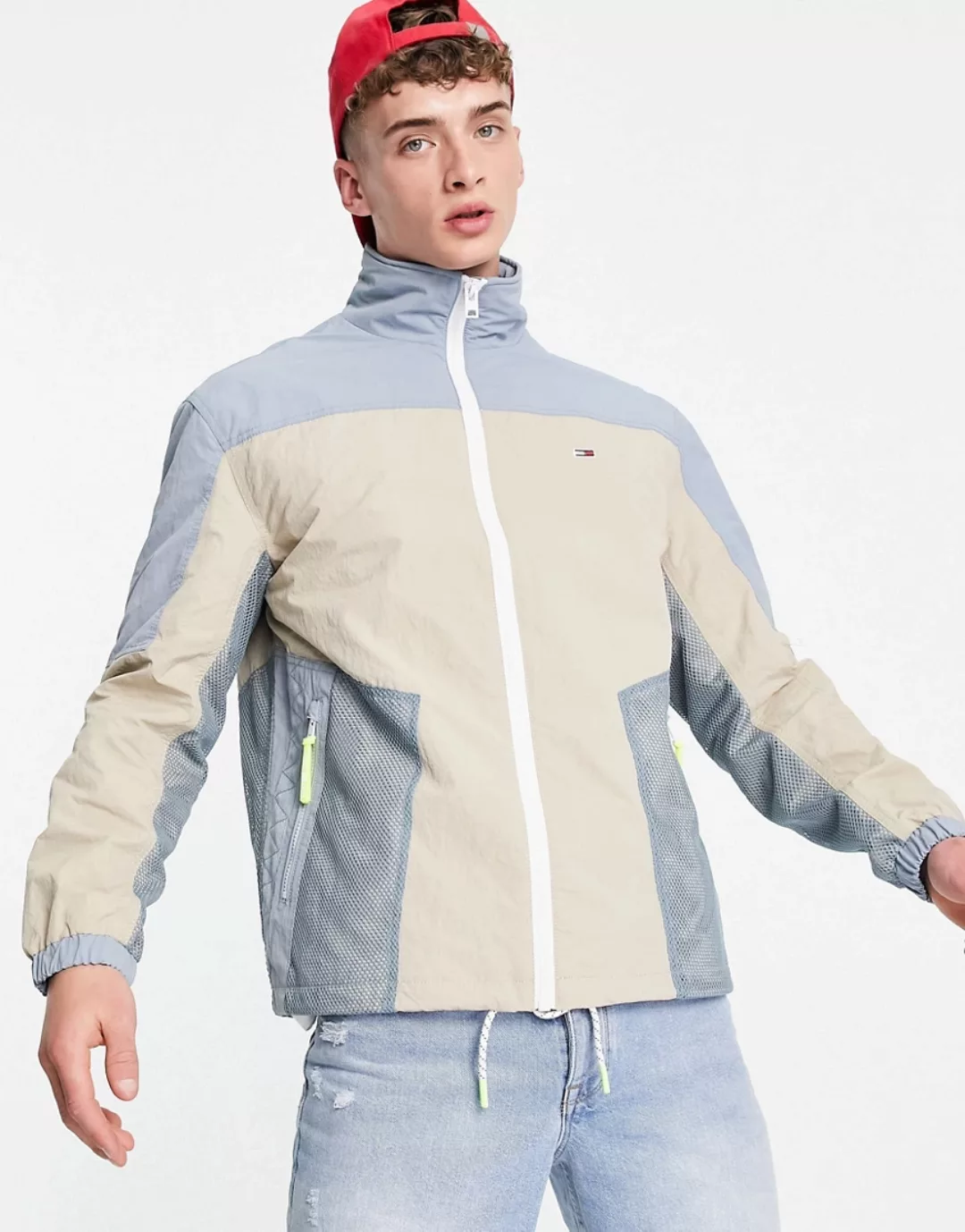 Tommy Jeans – Mix Media – Funktions-Jacke in Beige mit Farbblockdesign-Neut günstig online kaufen