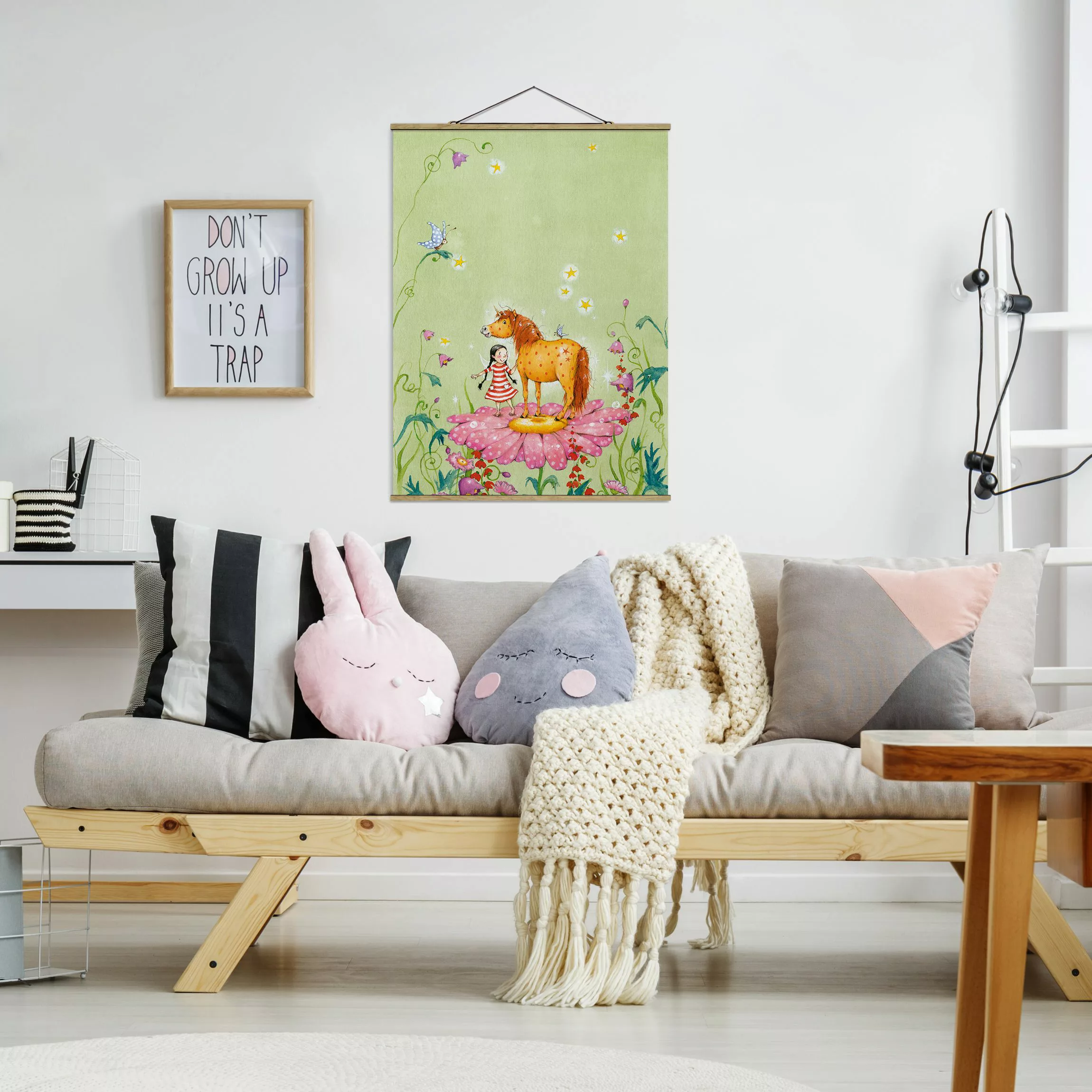 Stoffbild Kinderzimmer mit Posterleisten - Hochformat Das Zauberpony auf de günstig online kaufen
