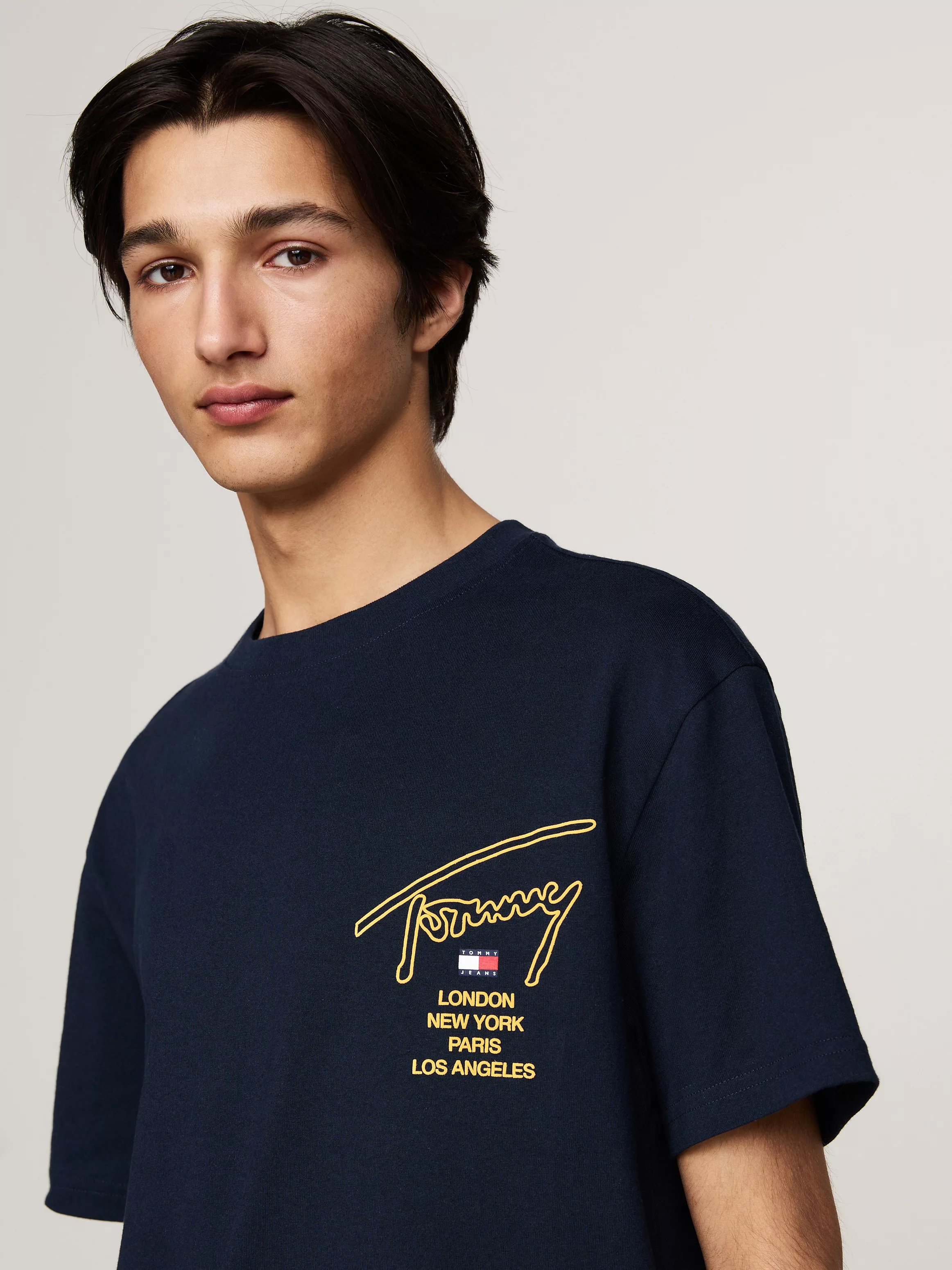 Tommy Jeans T-Shirt "TJM REG SIG CITY TWIST TEE EXT", Rückenprint, überschn günstig online kaufen