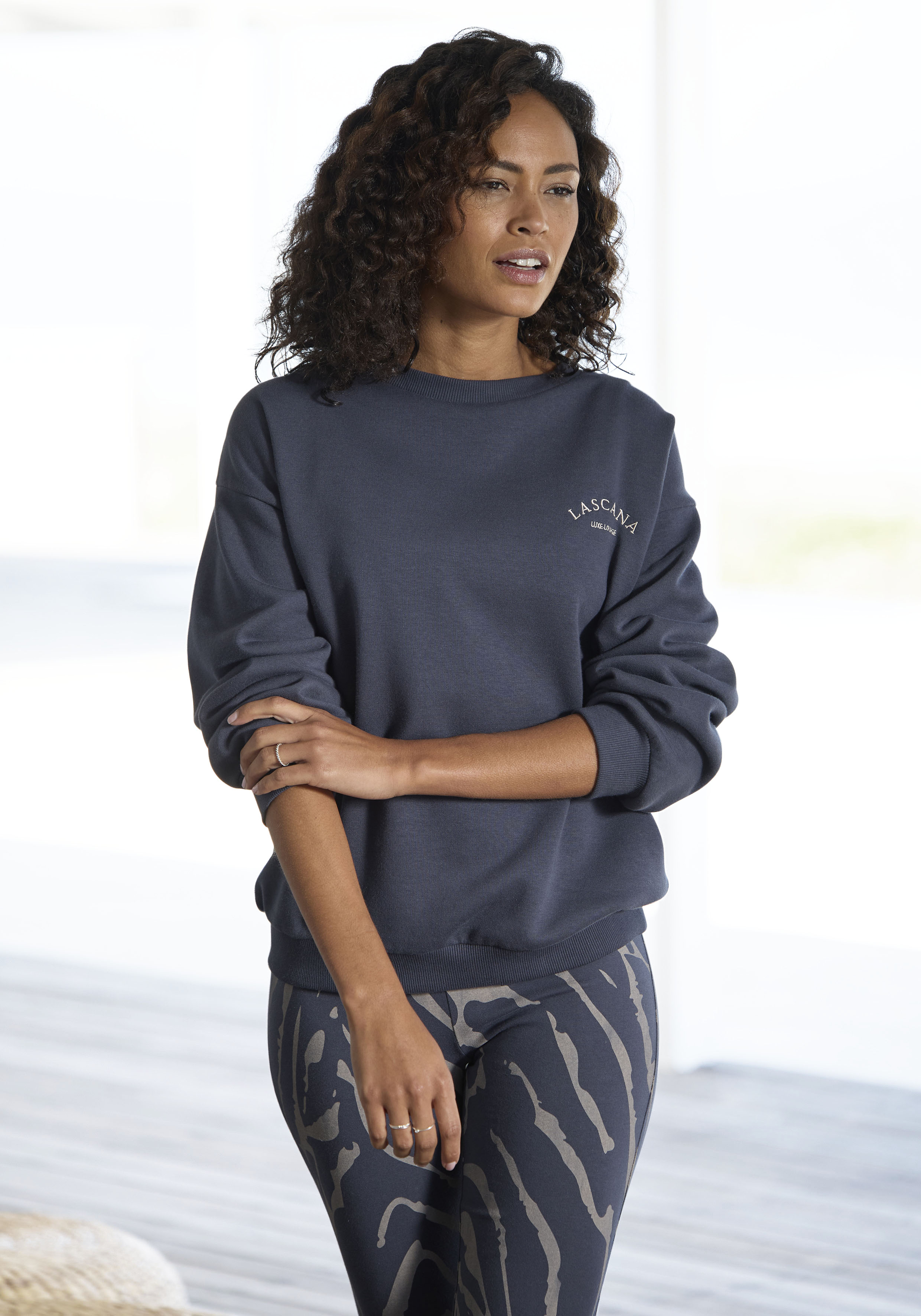 LASCANA Sweatshirt, mit weiten Ärmeln, Loungewear günstig online kaufen