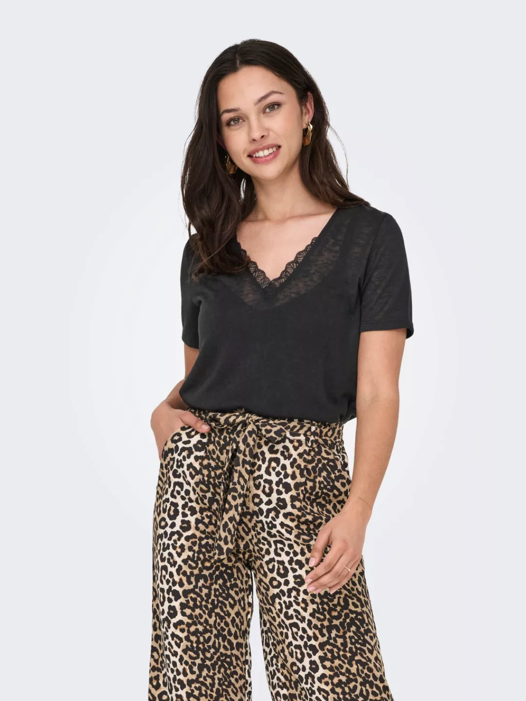 ONLY V-Shirt "ONLZOLA LIFE S/S V-NECK LACE TOP JRS" günstig online kaufen