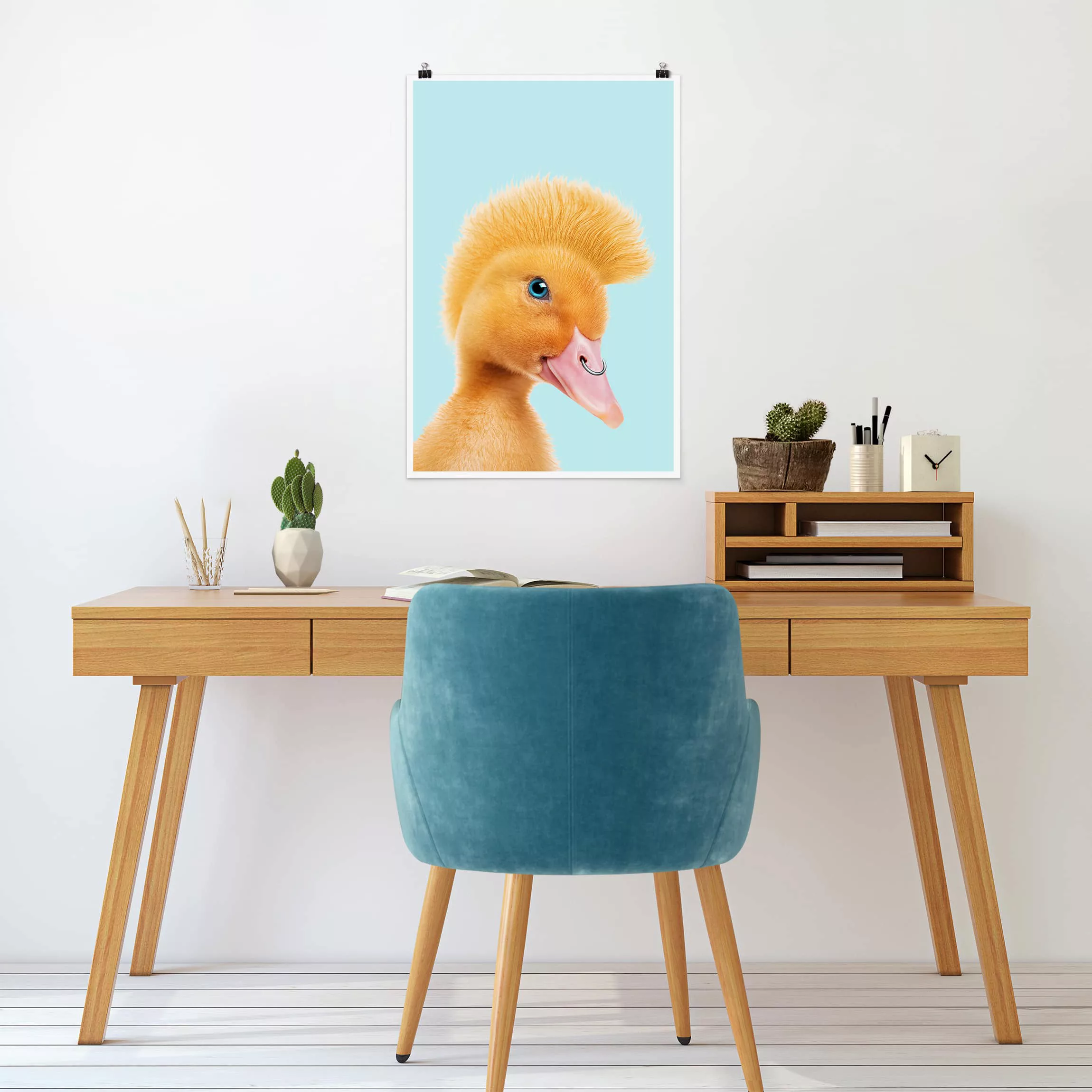 Poster Tiere - Hochformat Küken mit Piercing günstig online kaufen