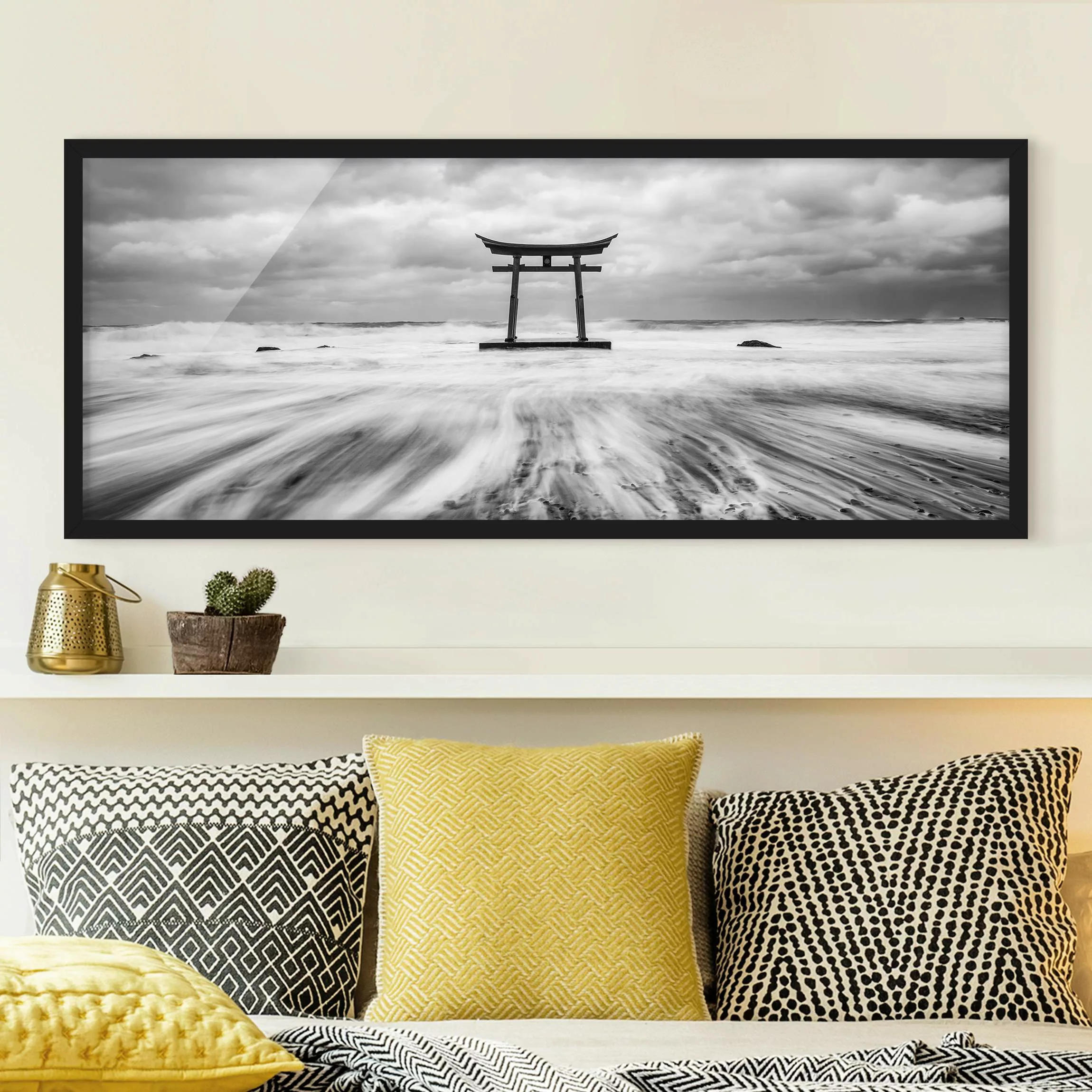 Bild mit Rahmen Japanisches Torii im Meer günstig online kaufen