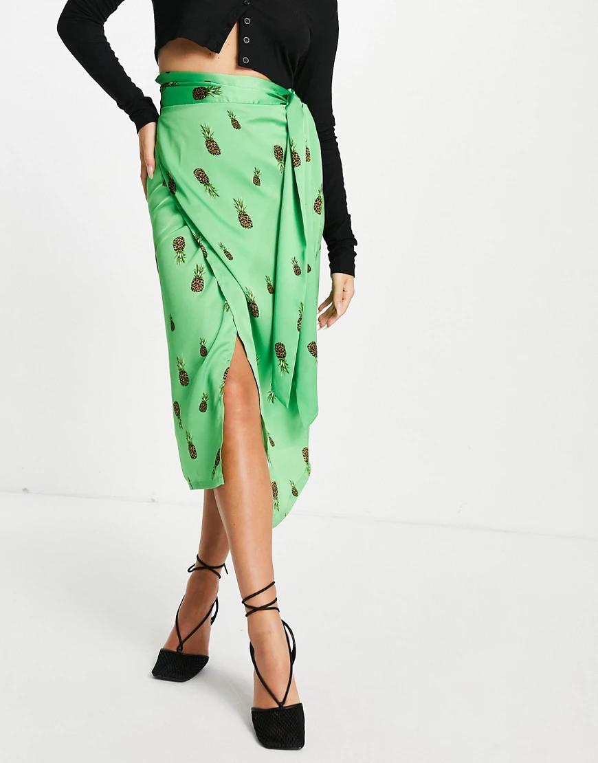 Never Fully Dressed – Midi-Wickelrock aus Satin in Grün mit Leoparden-Anana günstig online kaufen