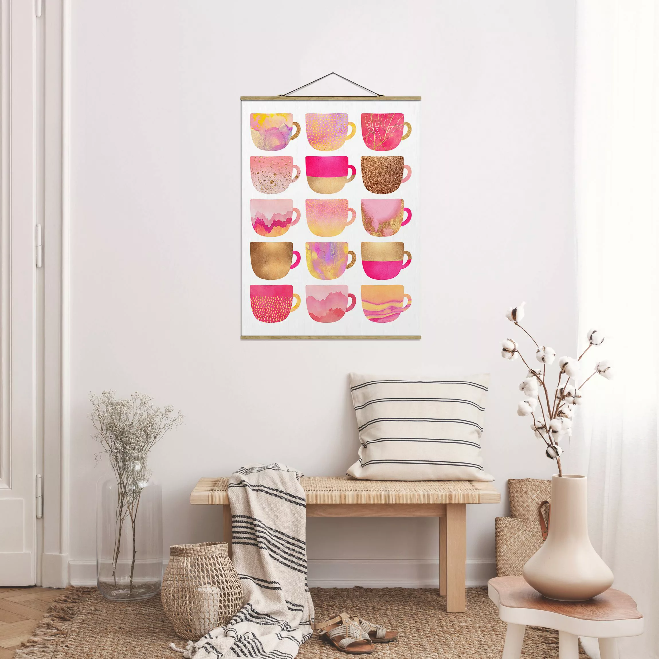 Stoffbild Kunstdruck mit Posterleisten - Hochformat Goldene Tassen mit Pink günstig online kaufen
