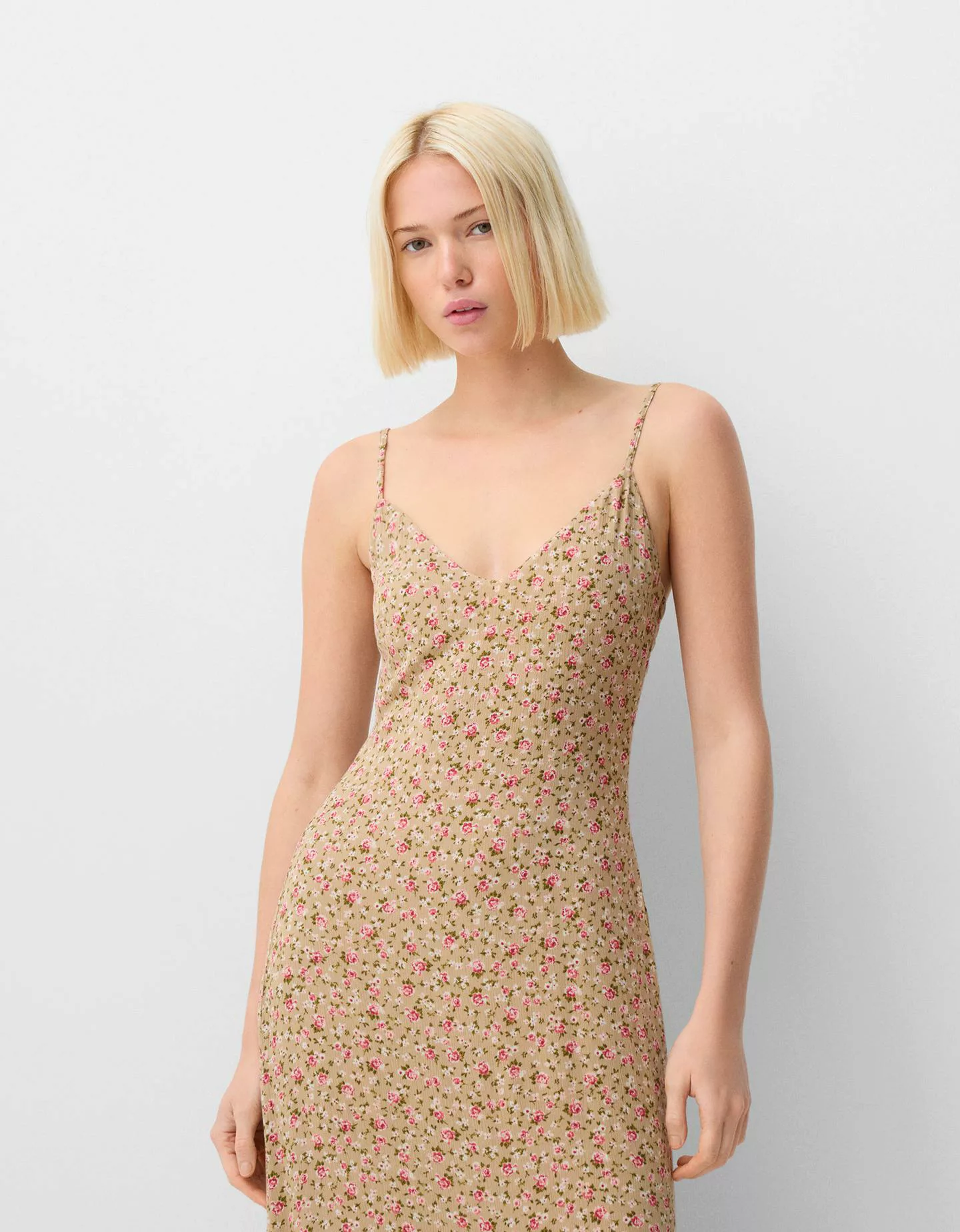 Bershka Gesmoktes Midikleid Mit Volants Und Print Damen Xs Khaki günstig online kaufen