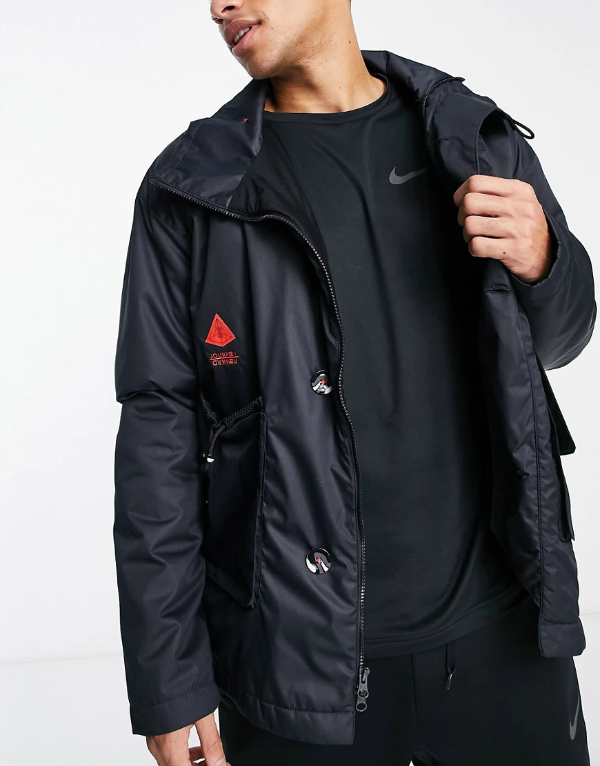 Nike Basketball – Kyrie Irving – Jacke in Schwarz günstig online kaufen