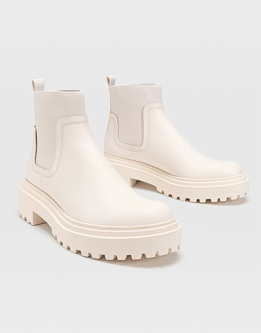 Stradivarius – Flache Chelsea Boots in Wollweiß mit Gummisohle günstig online kaufen