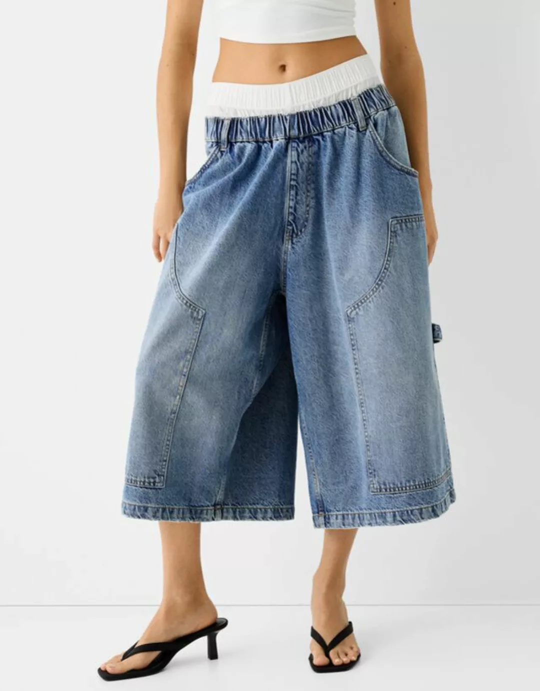 Bershka Jeans-Bermudas Im Baggy-Hosen-Stil Mit Farblich Abgesetztem Bund Da günstig online kaufen