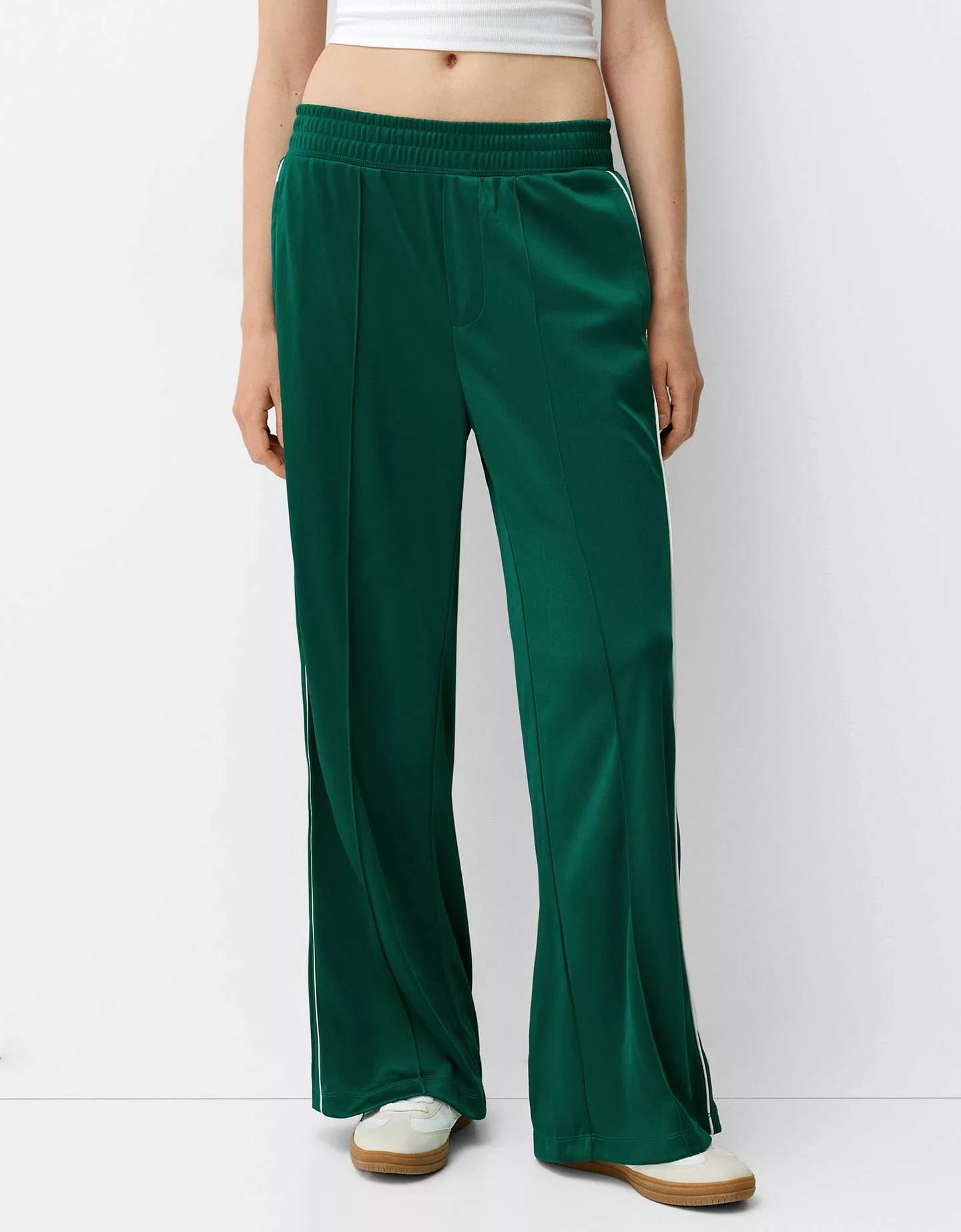 Bershka Retro-Hose Mit Seitlichen Streifen Damen M Grün günstig online kaufen