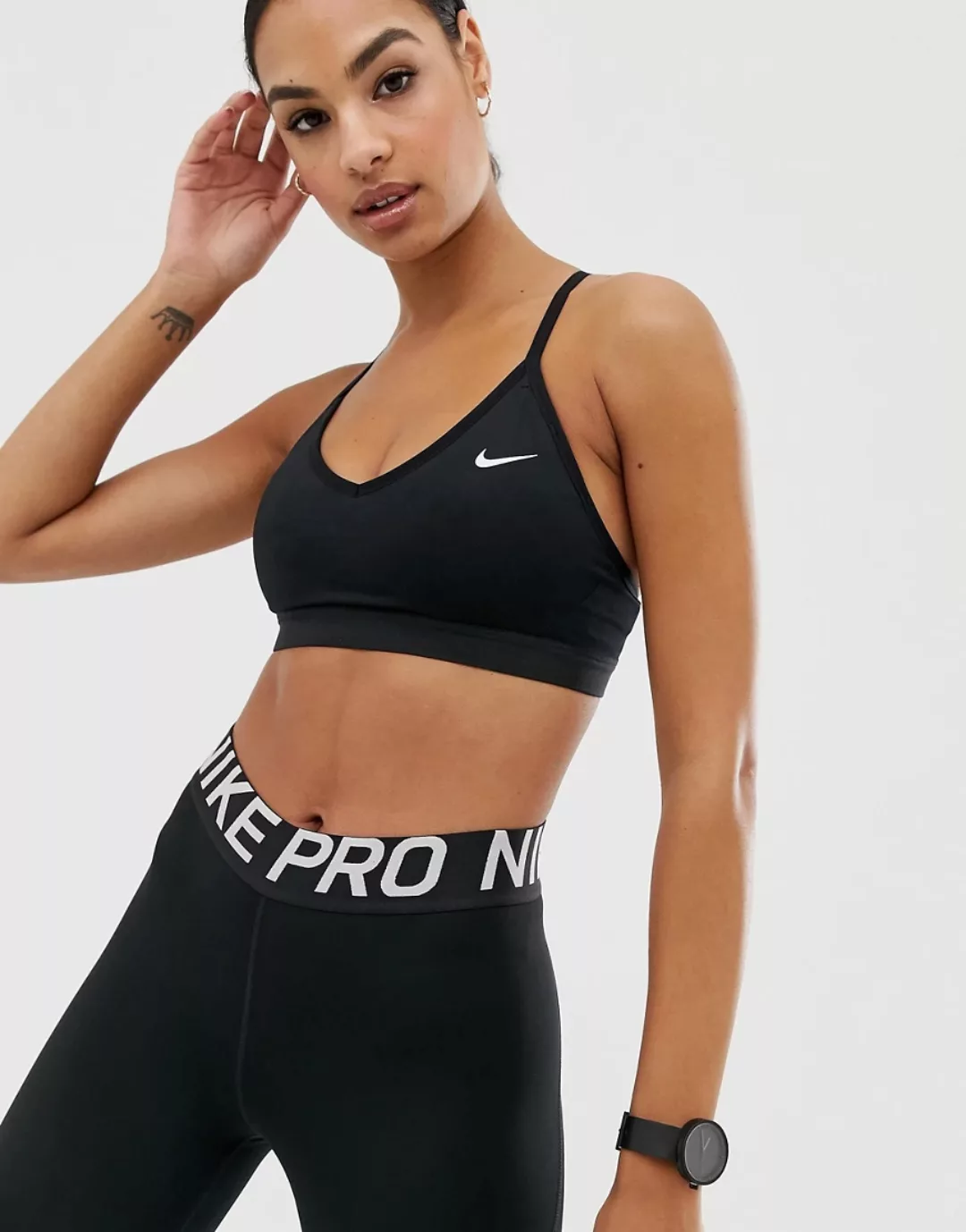 Nike Training Pro – Indy – Sport-BH in Schwarz mit leichter Stützfunktion günstig online kaufen
