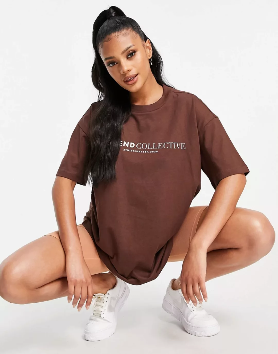 ASOS – Weekend Collective – Oversize-T-Shirt in Braun mit Logo günstig online kaufen