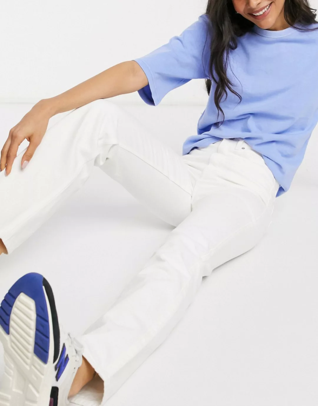 Weekday – Rowe – Gerade geschnittene Jeans aus Bio-Baumwolle in Weiß günstig online kaufen