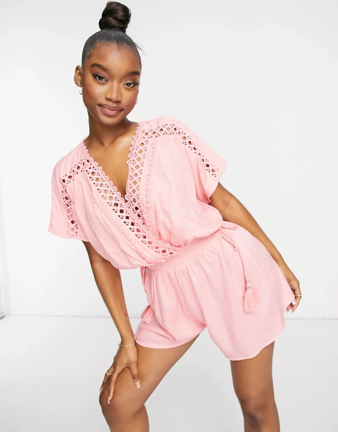 River Island – Strukturierter Strand-Playsuit mit tiefem Ausschnitt in Rosa günstig online kaufen