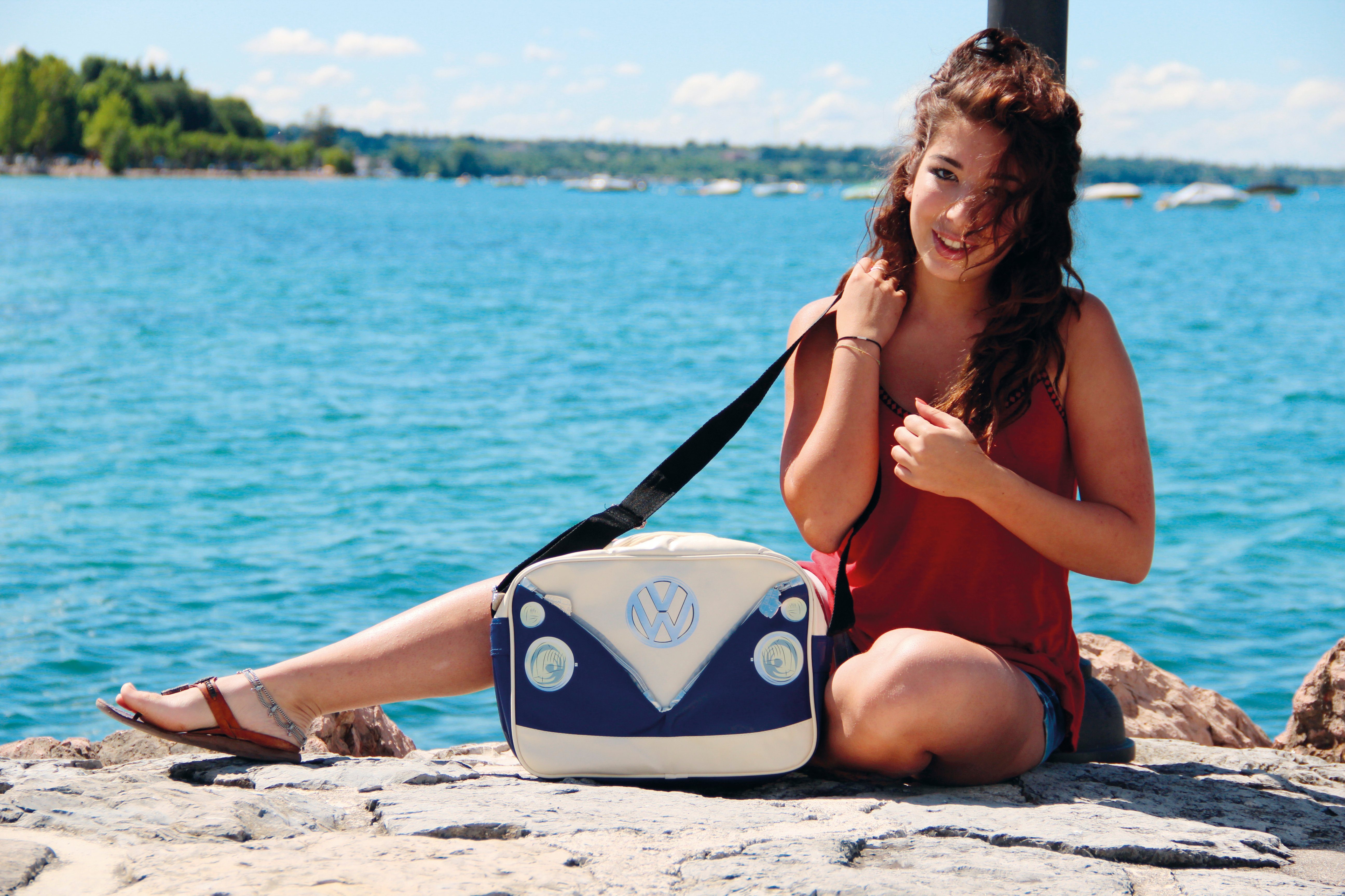 VW Collection by BRISA Schultertasche Volkswagen günstig online kaufen
