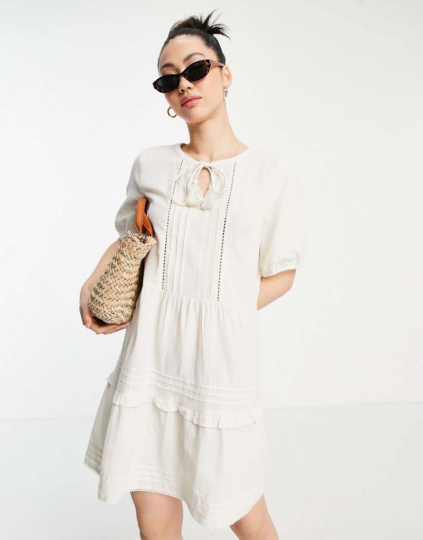 Vero Moda – Mini-Hängerkleid aus Bio-Baumwolle in gebrochenem Weiß mit Schl günstig online kaufen