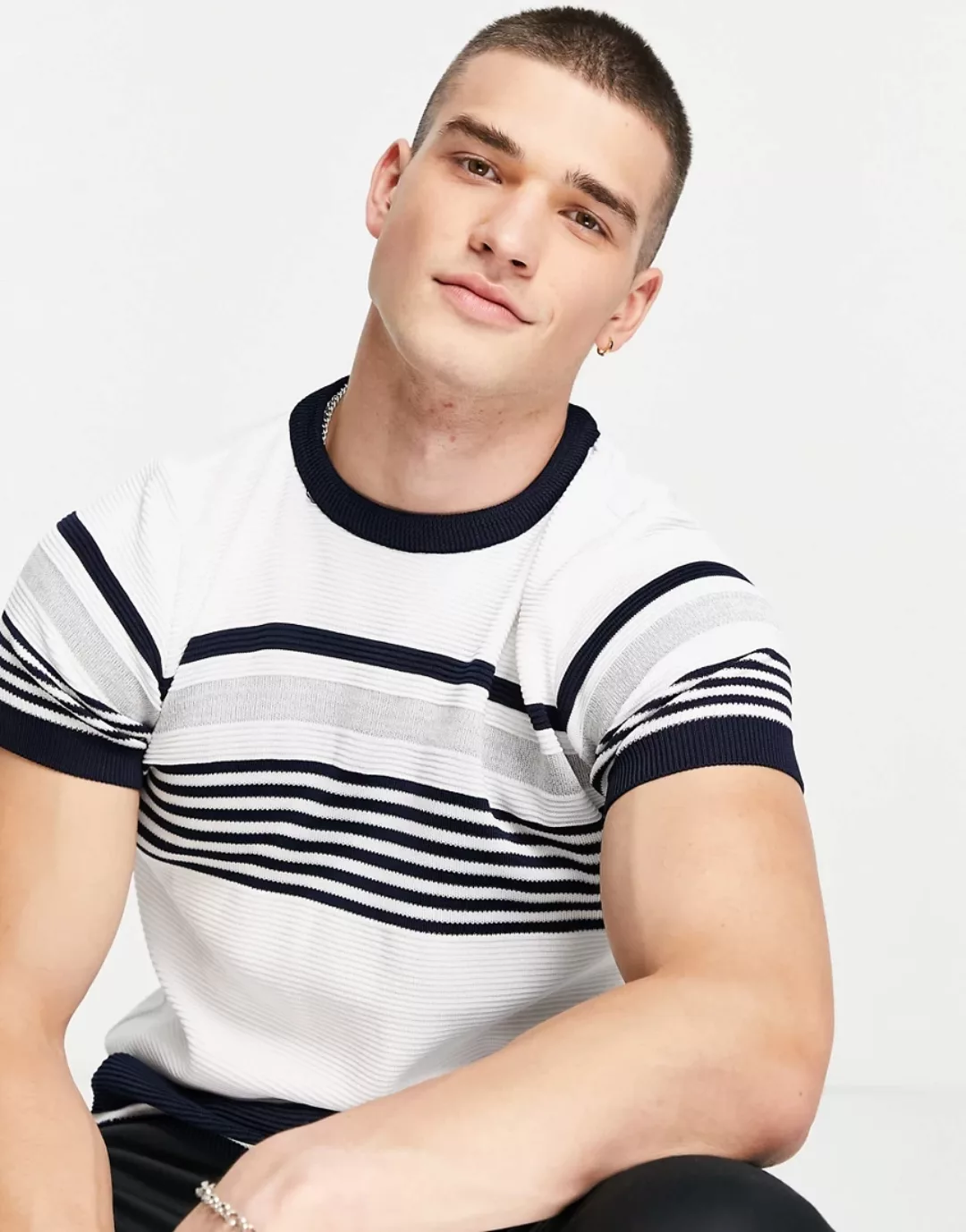 River Island – Ottoman – T-Shirt in Weiß mit Blockdesign günstig online kaufen