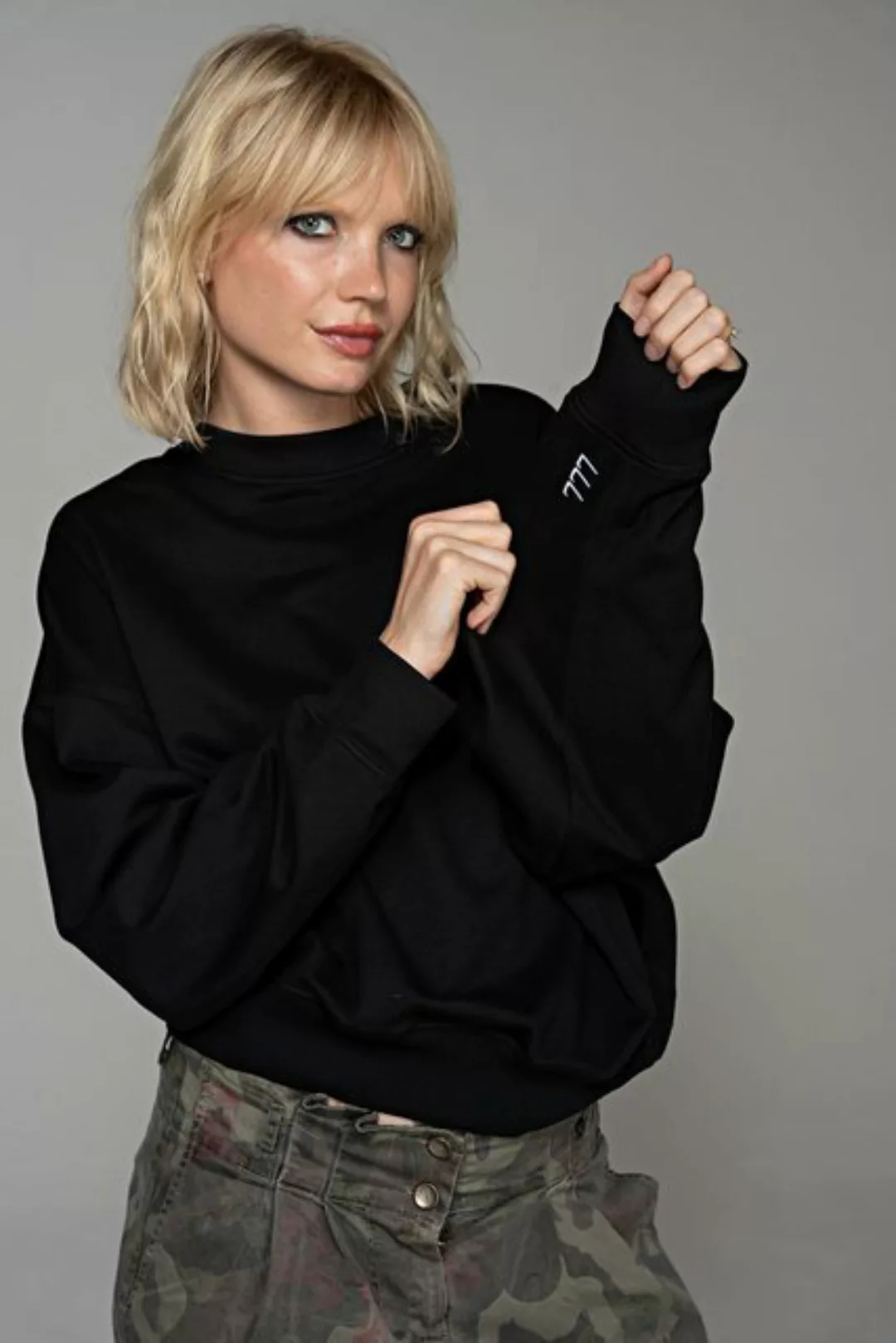 ILAY Lit Sweater Holy Sweater, Black günstig online kaufen