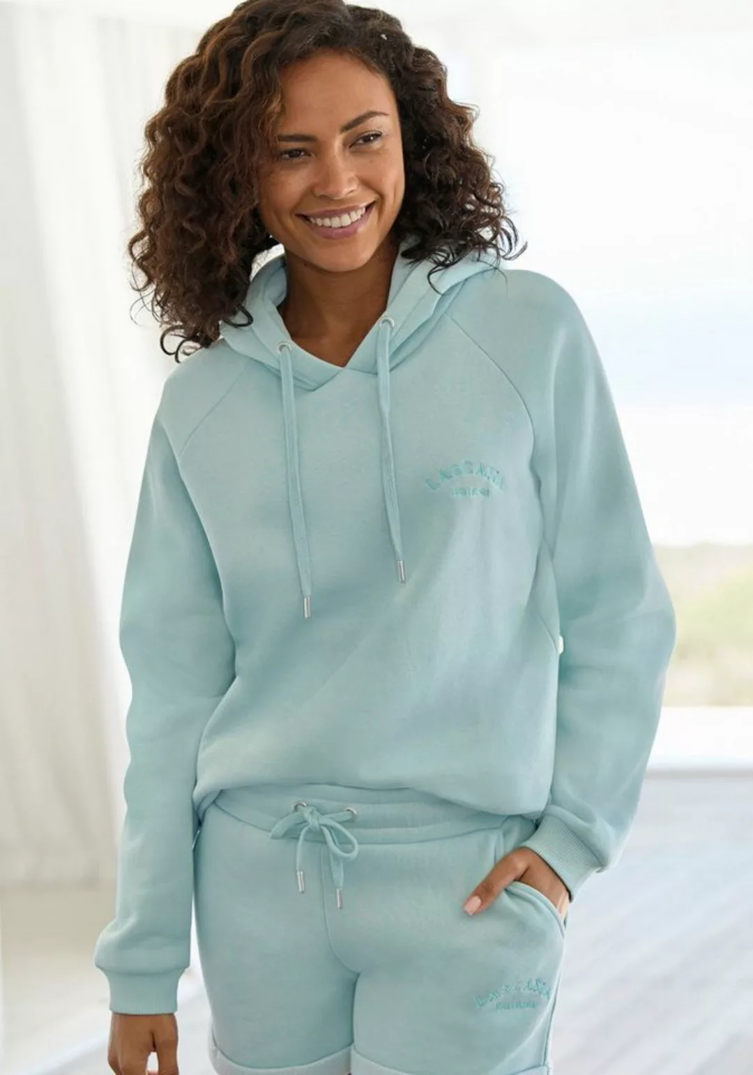 LASCANA Kapuzensweatshirt mit Logostickerei, Loungewear günstig online kaufen