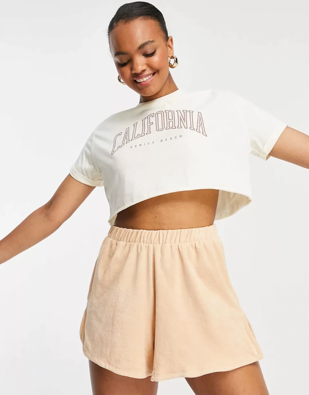 New Look – California – Kastig geschnittenes T-Shirt in Kamelbraun mit Coll günstig online kaufen