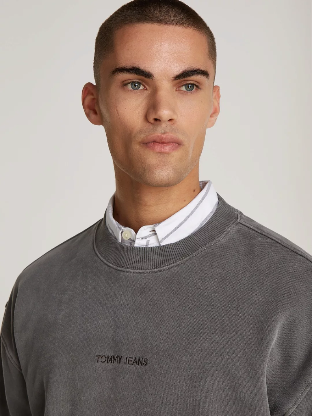 Tommy Jeans Sweatshirt TJM RLX S CLASSIC CREW In gewaschener Optik günstig online kaufen