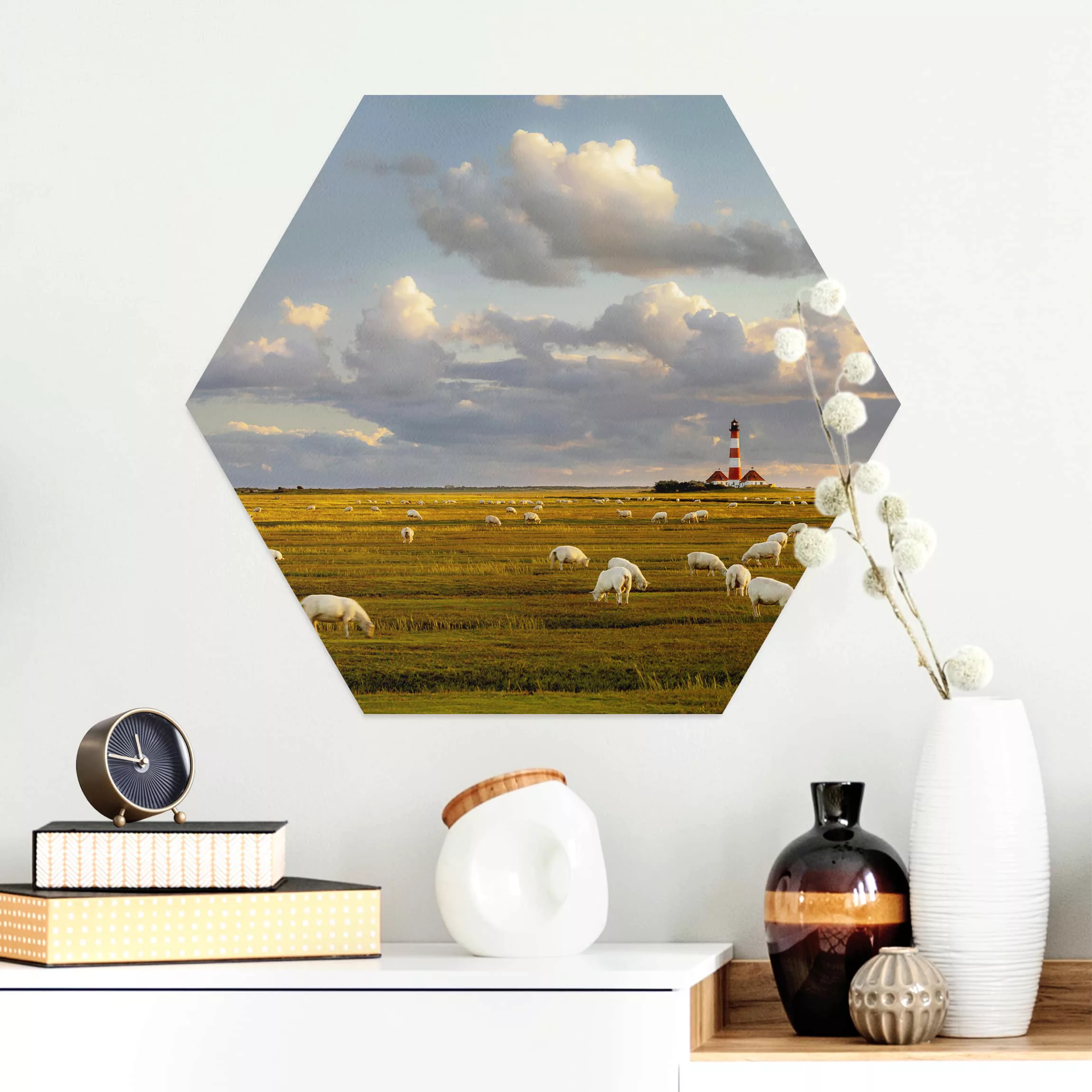 Hexagon-Alu-Dibond Bild Natur & Landschaft Nordsee Leuchtturm mit Schafsher günstig online kaufen