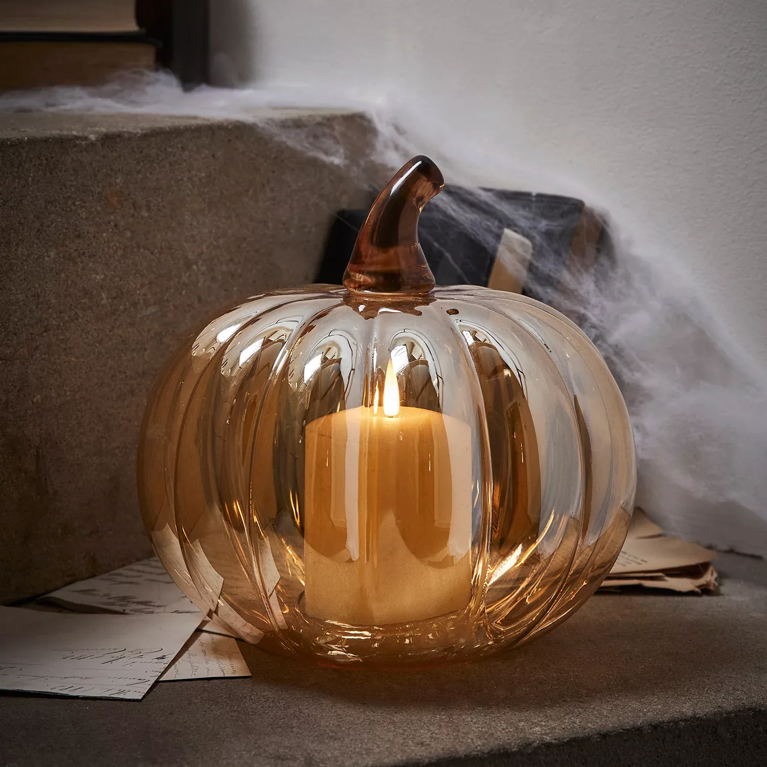 Deko Kürbis aus Glas bernsteinfarben mit TruGlow® LED Kerze günstig online kaufen