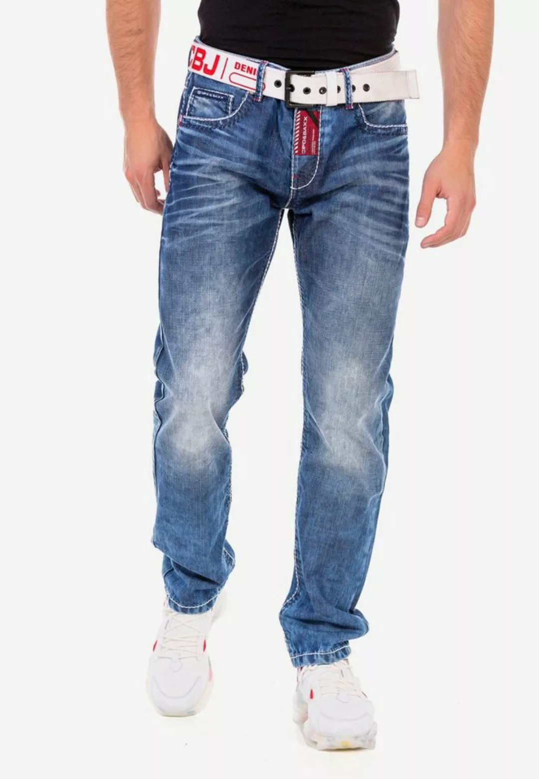 Cipo & Baxx Straight-Jeans mit trendigen Ziernähten günstig online kaufen