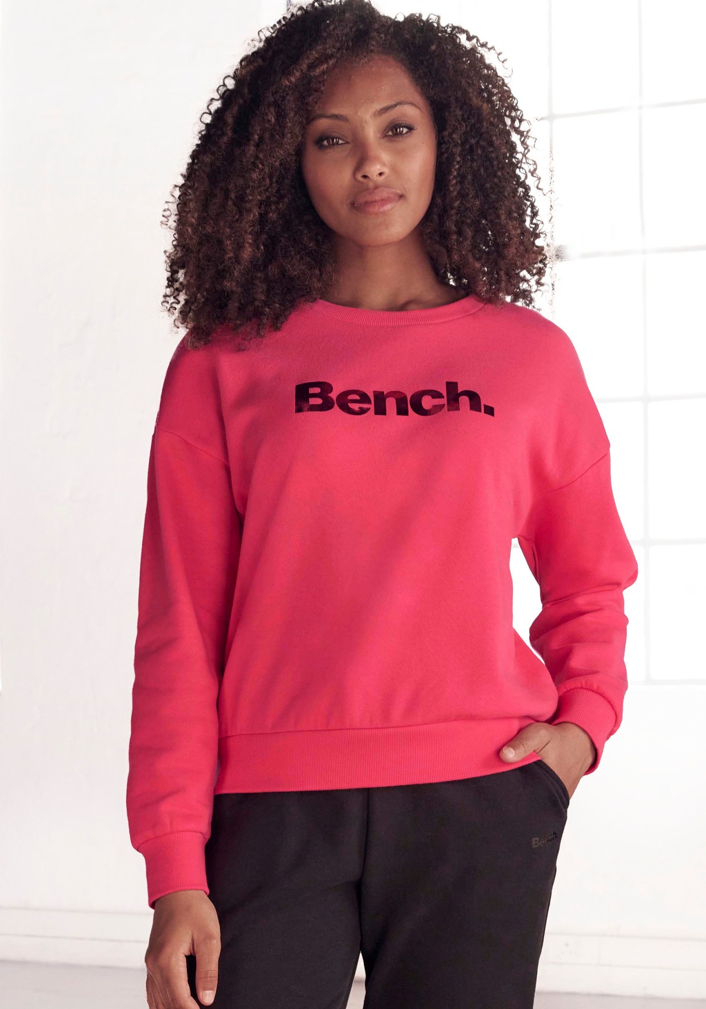 Bench. Loungewear Sweatshirt, mit glänzendem Logodruck, Loungewear günstig online kaufen